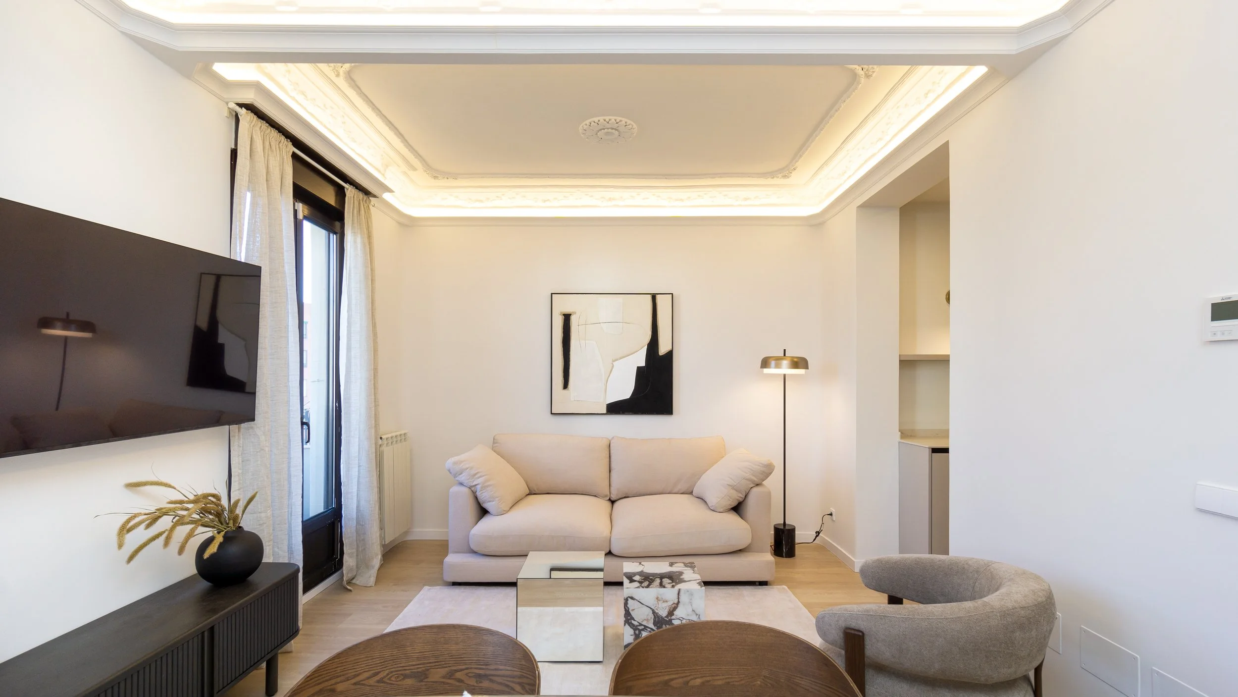 Santa Engracia-Reforma-Integral-Interiorismo-Salon-Techos-Led.jpg