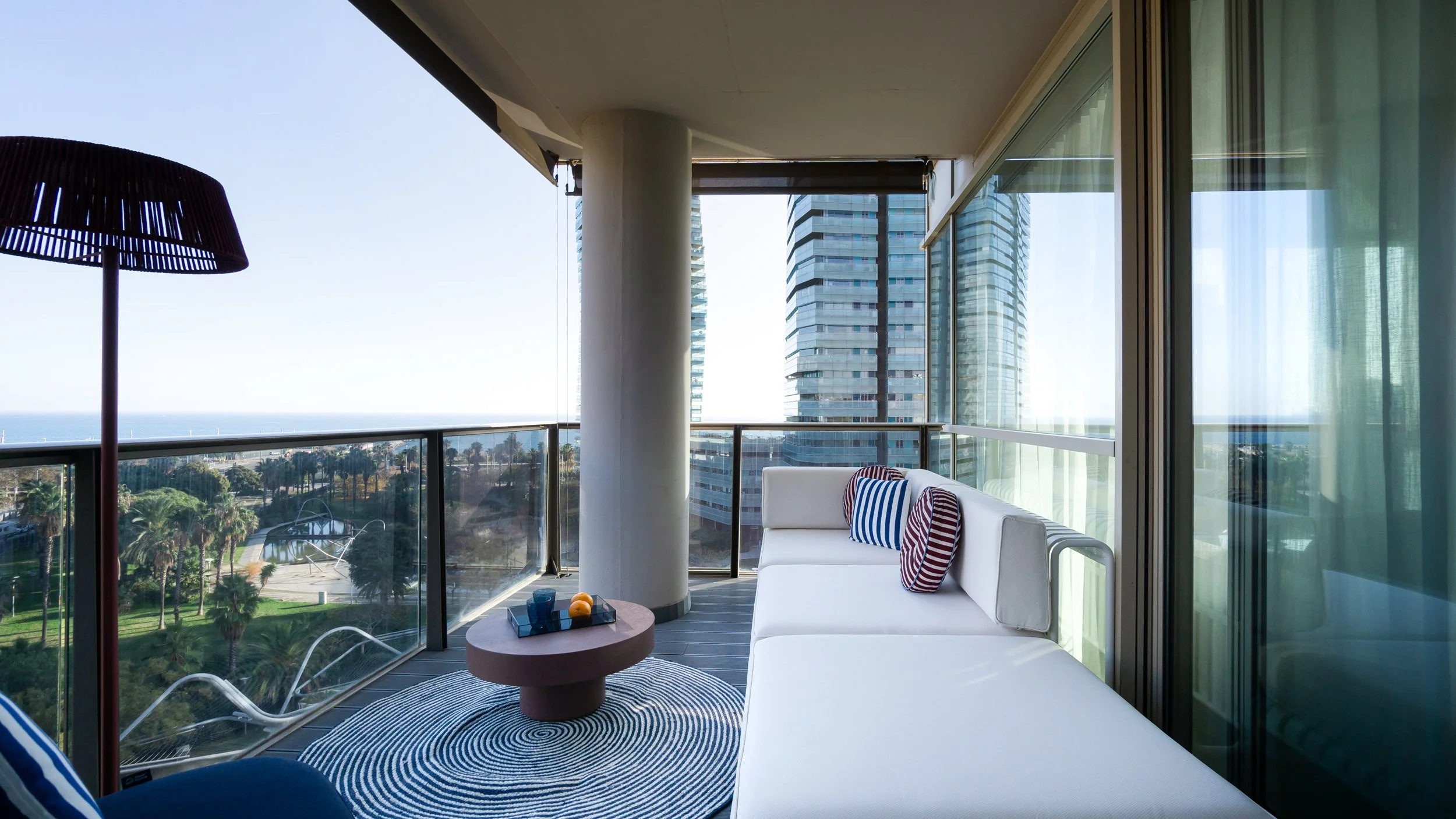 DiagonalMar-Decoracion-Terraza-Sofa.jpg
