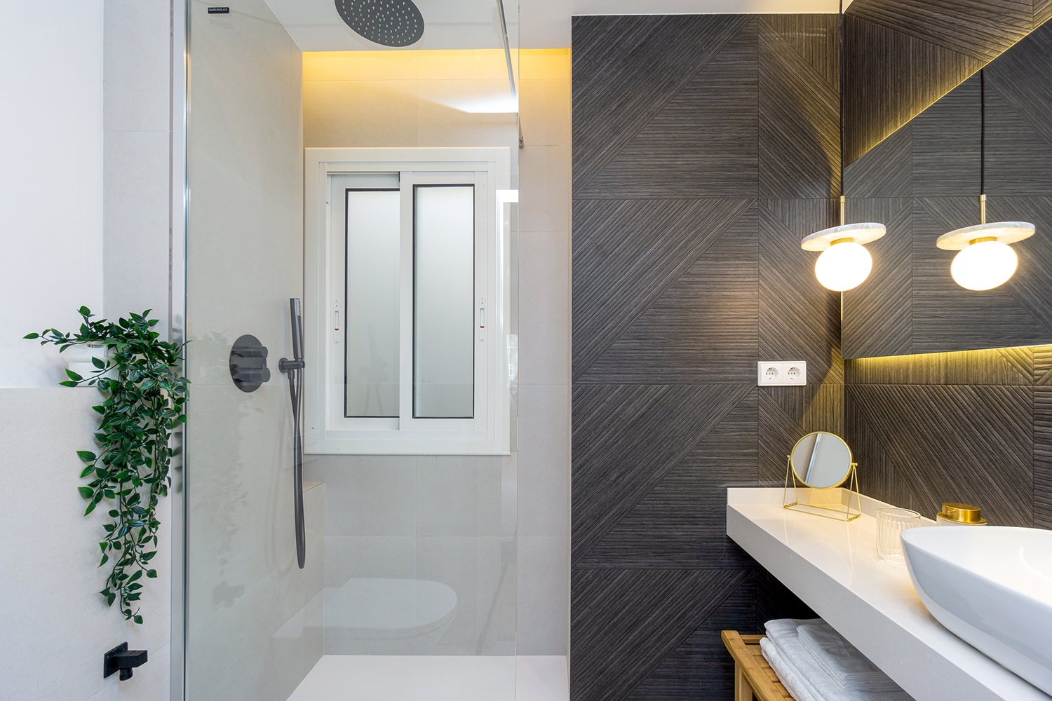 Mallorca-ReformaIntegral-Interiorismo-baño suite.jpg