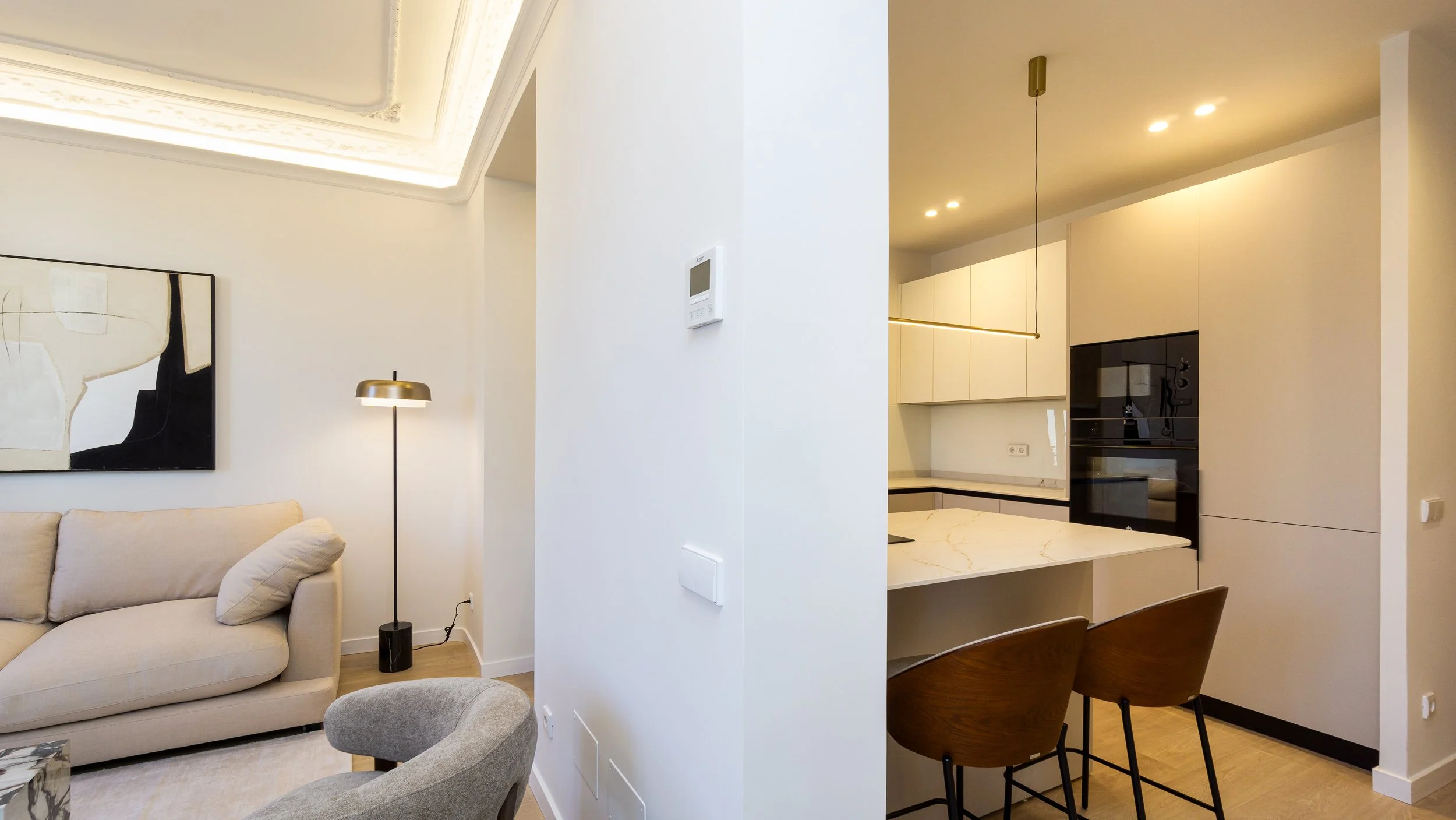 Santa Engracia-Reforma-Integral-Interiorismo-Salon-cocina-transicion.jpg