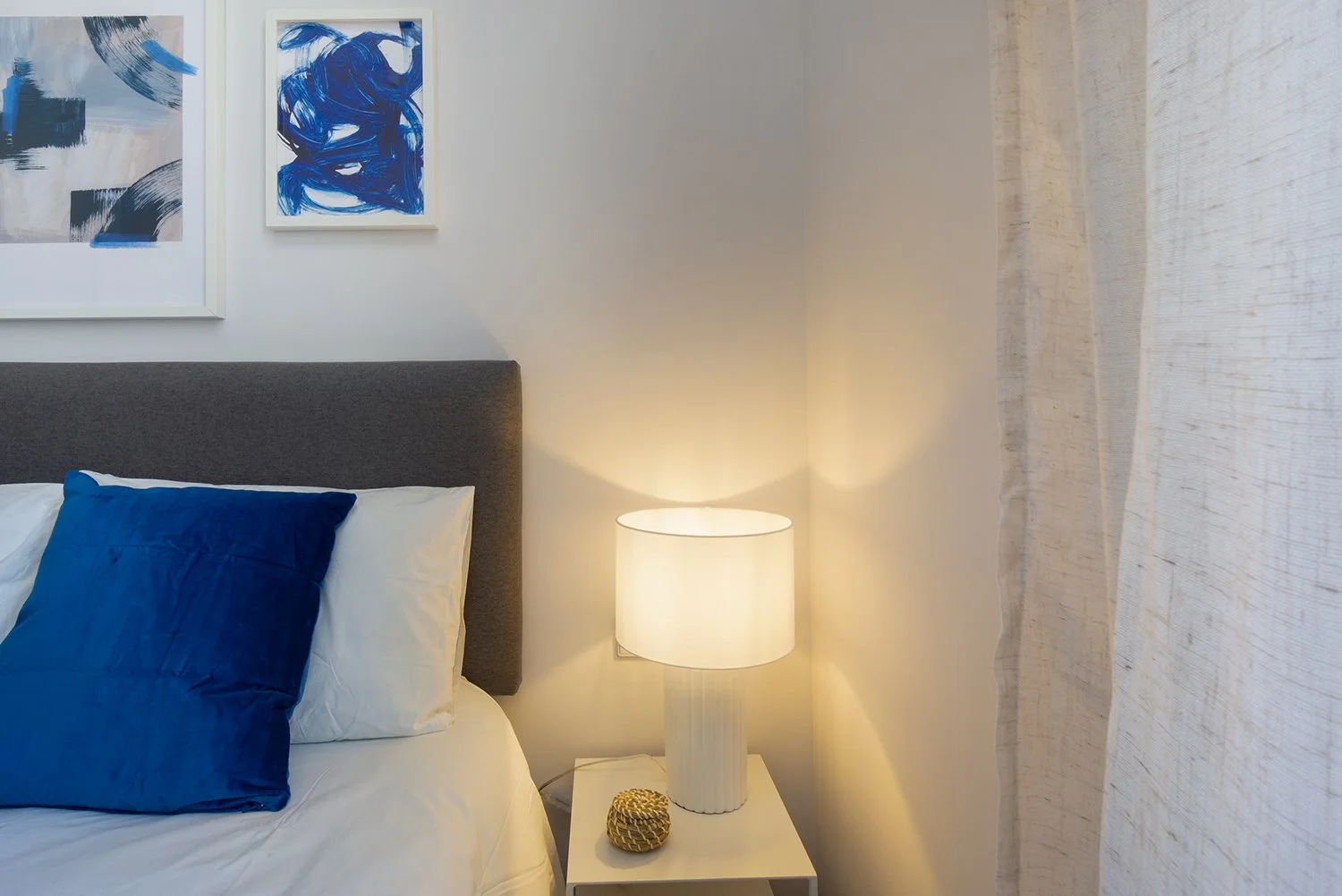 Mallorca-ReformaIntegral-Interiorismo-Bedroom-Blue-Detalle.jpg