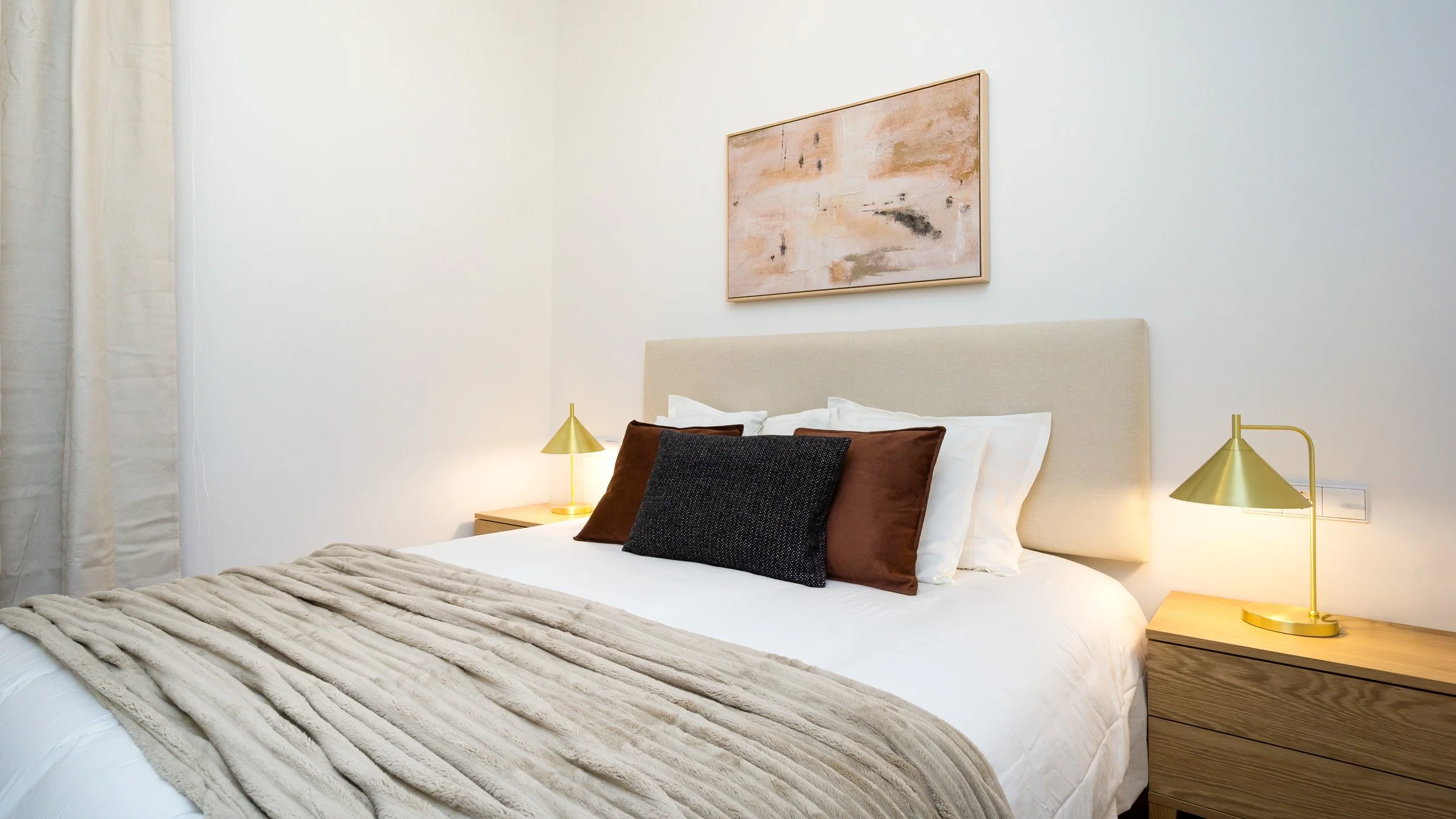 Santa Engracia-Reforma-Integral-Interiorismo-Guest-Bedroom.jpg