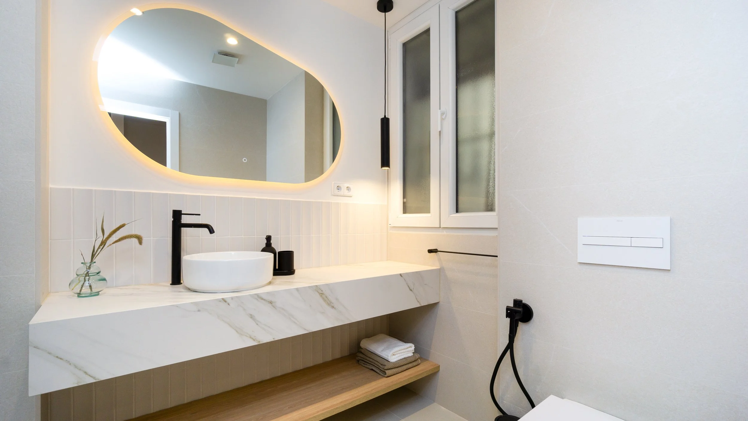 Santa Engracia-Reforma-Integral-Interiorismo-Baño-Marmol-Blanco.jpg