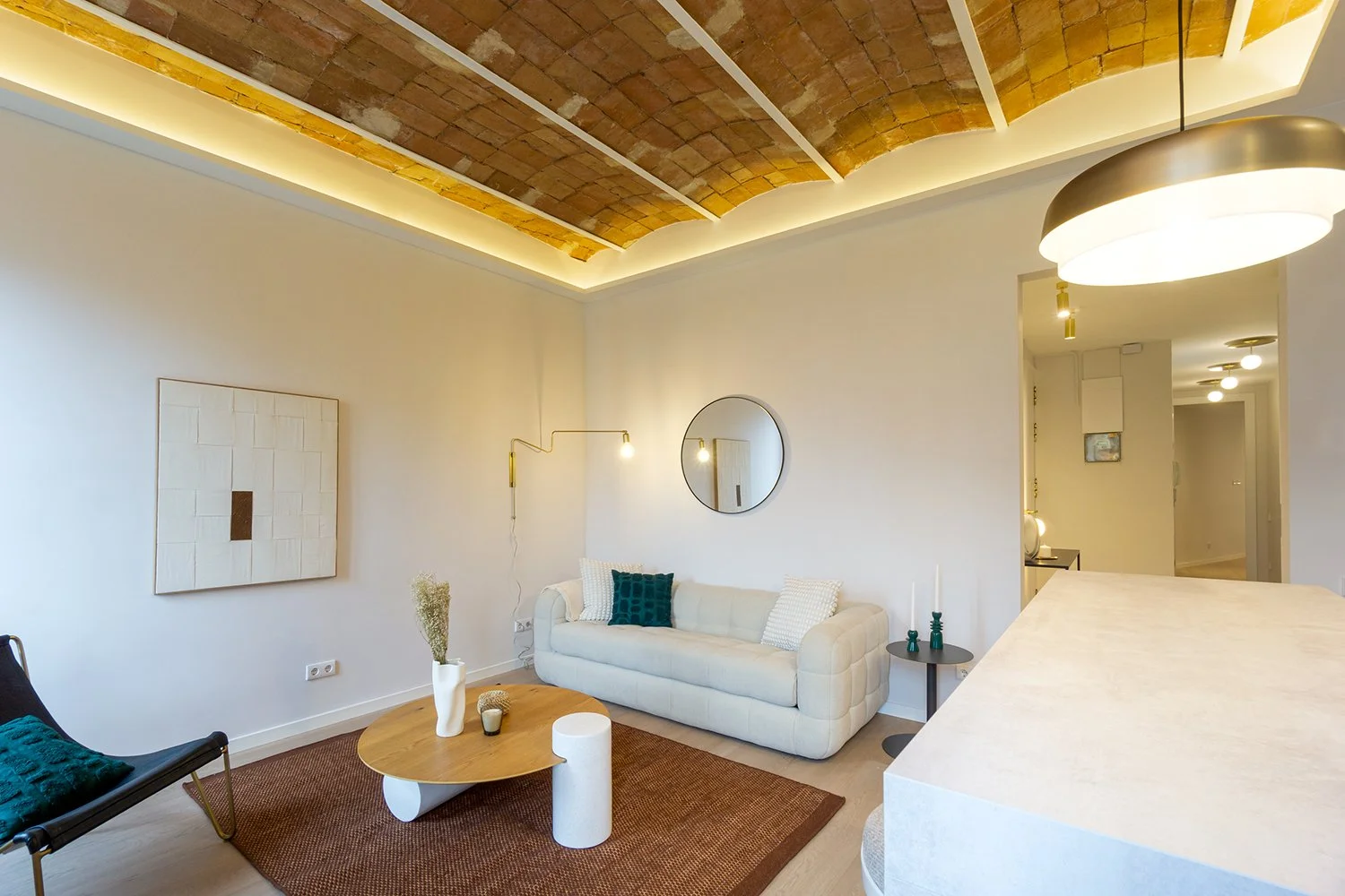 Mallorca-ReformaIntegral-Interiorismo-sofa-boveda.jpg