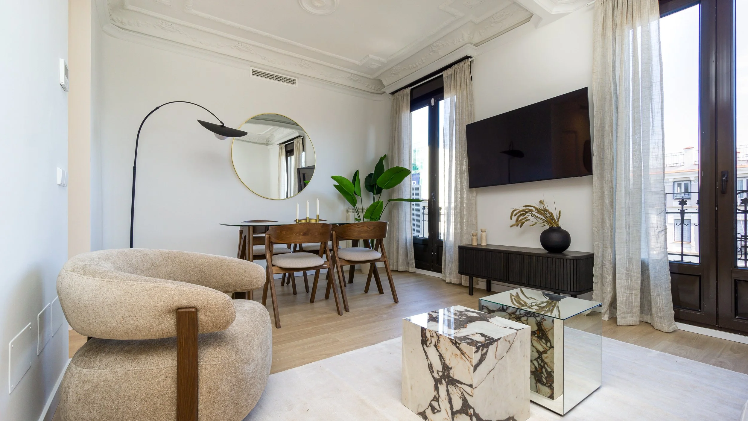 Santa Engracia-Reforma-Integral-Interiorismo-Salon-sillon.jpg