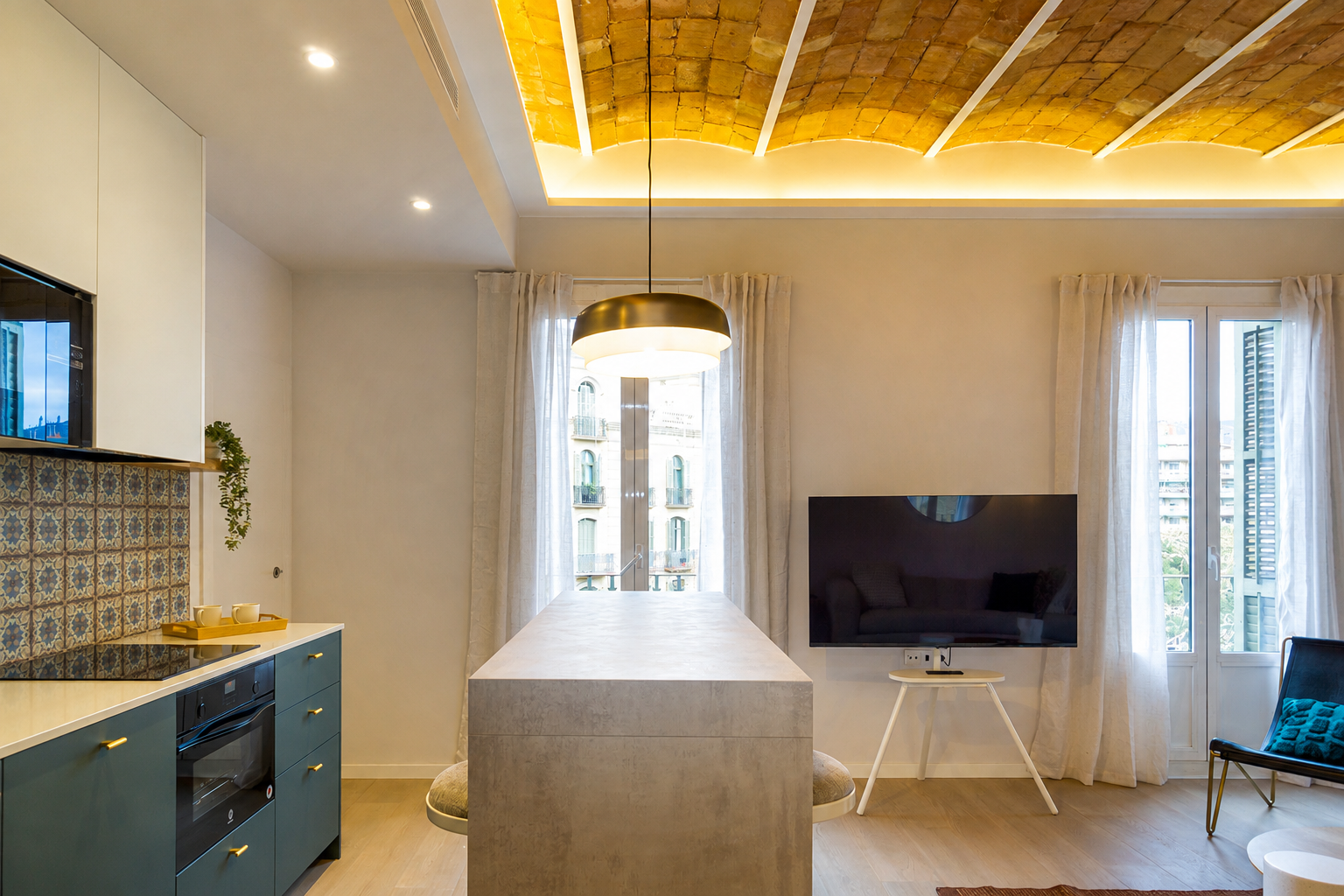 Mallorca-ReformaIntegral-Interiorismo-cocina-boveda-catalana-led.png