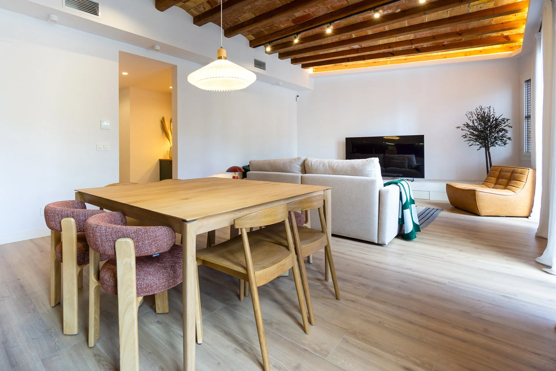 Bruc_Deco_Salon_Mesa_Cuadrada.jpg