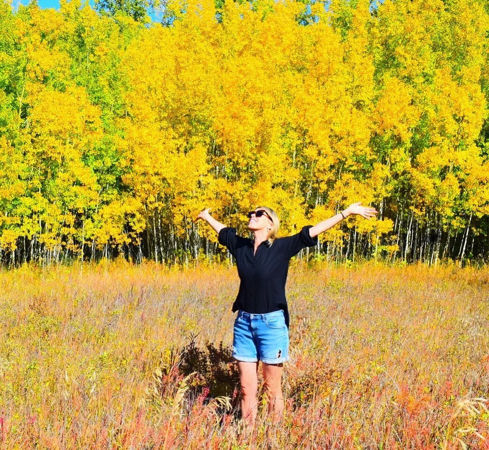 Do you feel positive most of the time? Or do you find yourself slipping into a negative mindset more often than you would like? 

Positivity, like many other aspects of life, is a practice. It is a skill which can be learned, applied and used consist