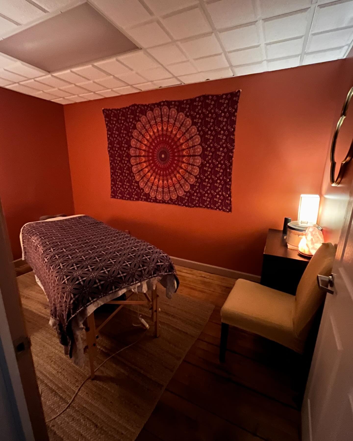 Are you look for a home for your massage therapy or body work practice?

Ethos has a room available! 

Extremely competitive rental fee (for real), and flexible scheduling.

Come be apart of a great community and offer your medicine. 🌷

Please reach
