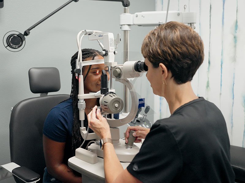 How Progressive Lenses Let You See Your Phone and the Road Without Switching Glasses