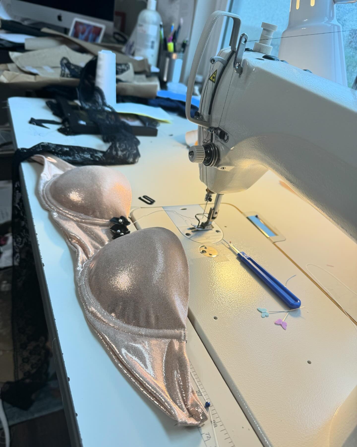 The highlight of my day is finishing up a custom order for such an amazing woman ✨!! The sound of my machine gracing the fabric is like music to my ears.
.
.
#sewingisart #theartofsewing #maker #creative #fashiondesigner #swimwithpoppies #fashion #cu