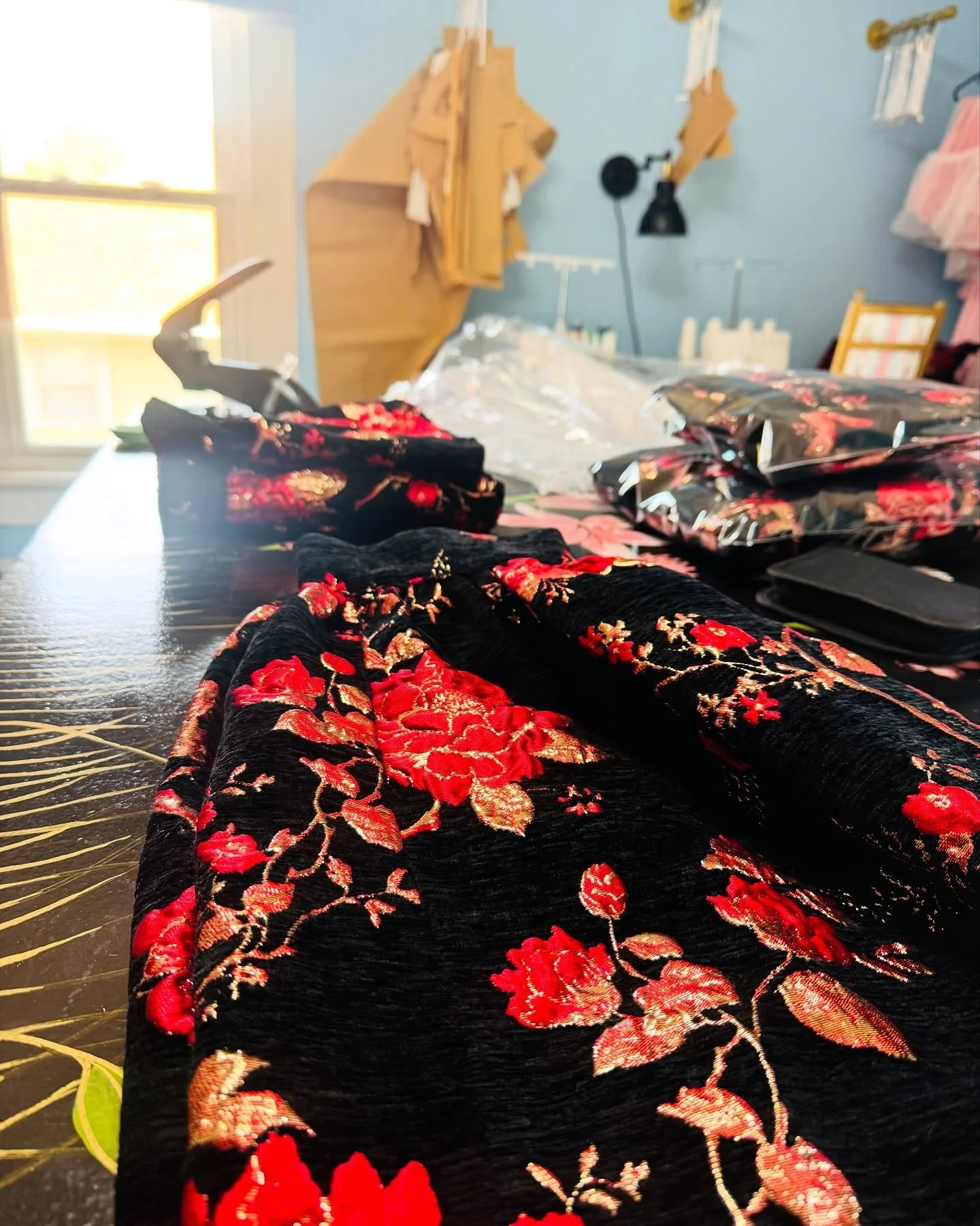 Shipping these beauties to my client in New York and then another order to Croatia ππ· —this dress has become a lovely staple. The brocade feels rich and lush—with flowers galore—right up my alley. 
.
.
#swimwithpoppies #beautiful