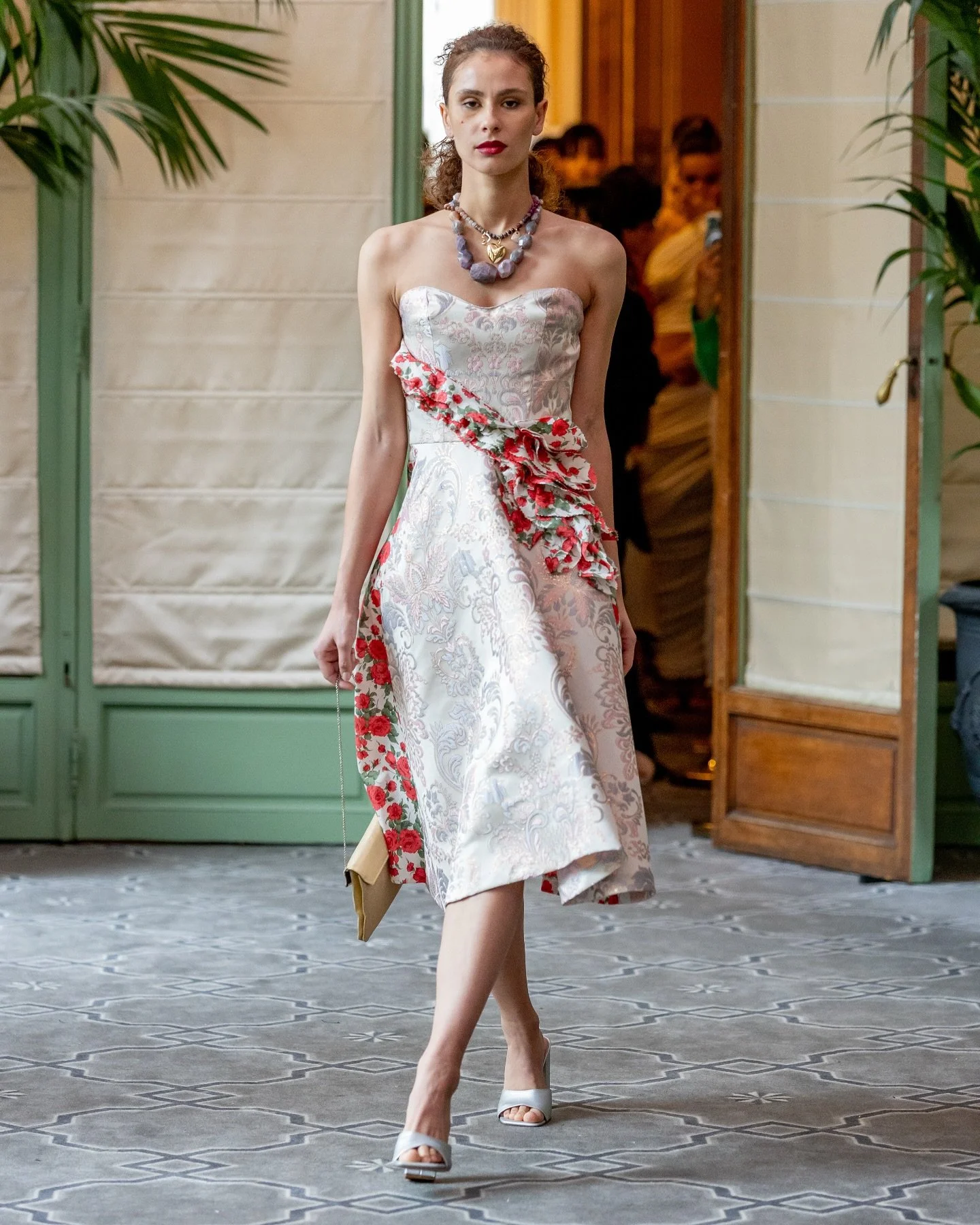 A busy year it’s been already!! Some of my favorite looks blossom and bloom soon after the lights from the runway fade away. This one snuck up on me giving me all the feels from my Paris runway show πΉπΈπΊπ·π»!! 
.
.
#paris #parisfashionweek #p