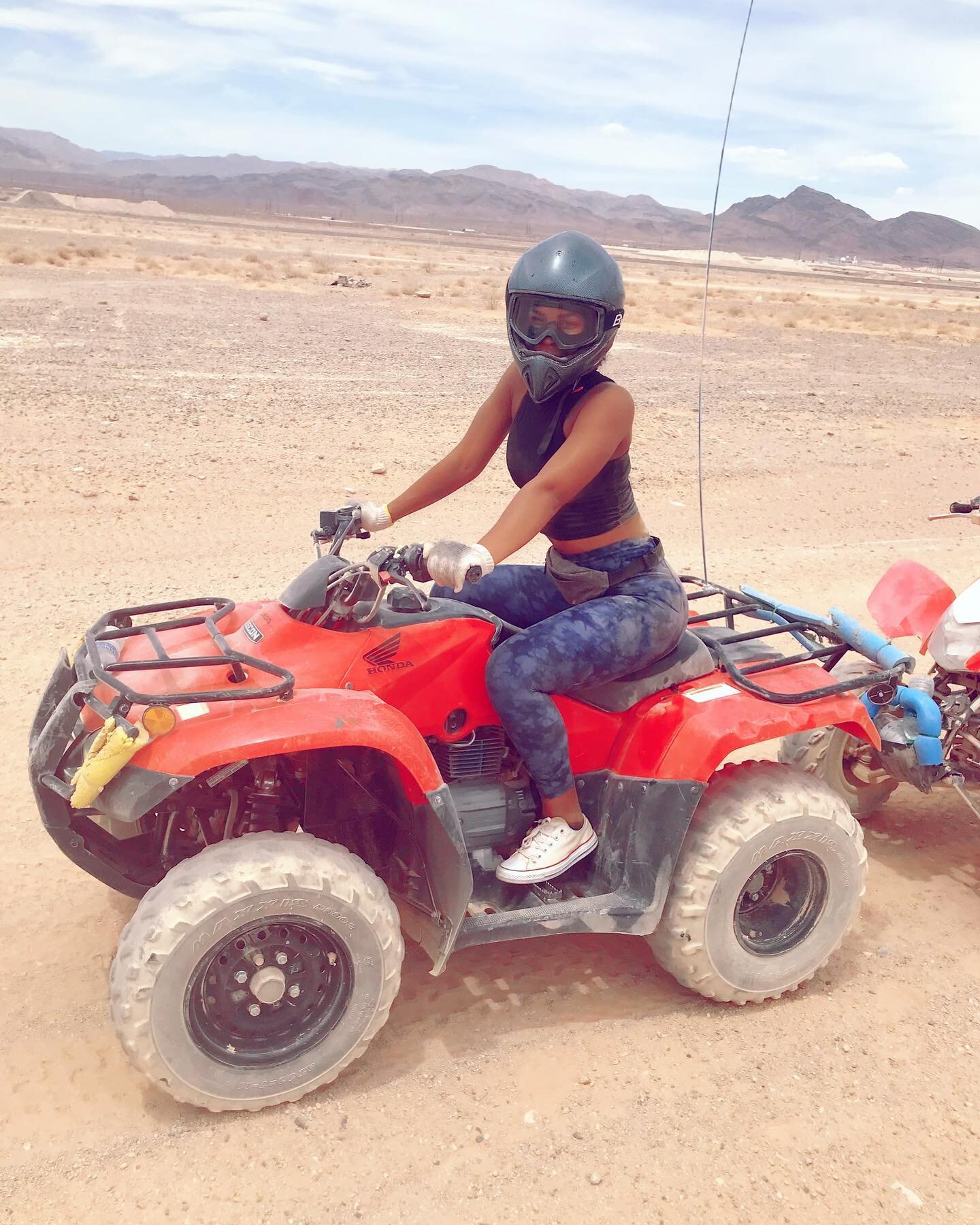One of my 2022 goals was to ride ATVs! 🏁Sooo happy that I got a chance to experience this! That desert sand ain&rsquo;t no joke though 🥴🤣
&bull;
&bull;
&bull;
#atvriding #4wheelers #dirtbikelife