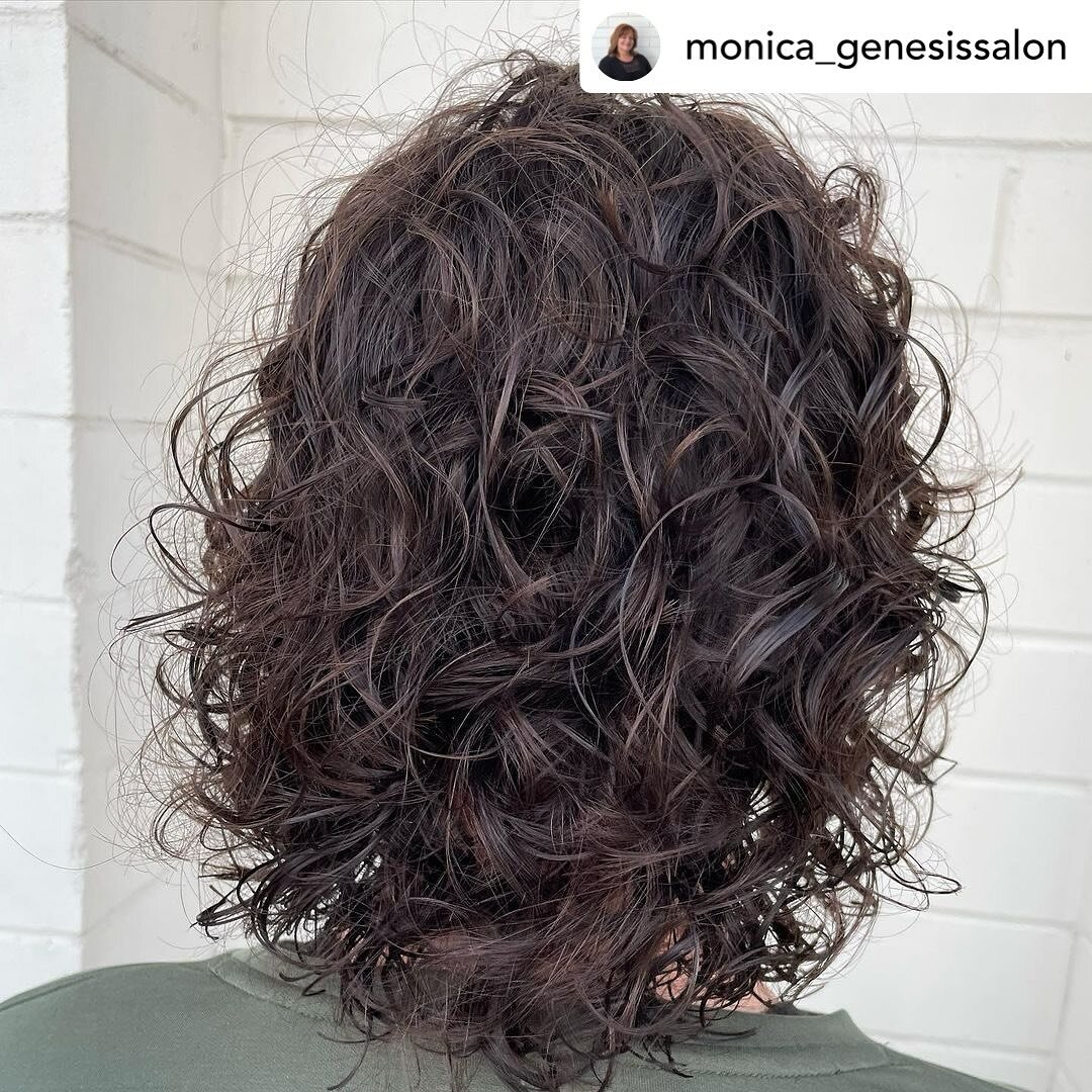 Posted @withregram &bull; @monica_genesissalon Perms are back&hellip; for this girl!! 

#permedhair #curlyhair  #curls #yyc #yychairstylist #yychairsalon