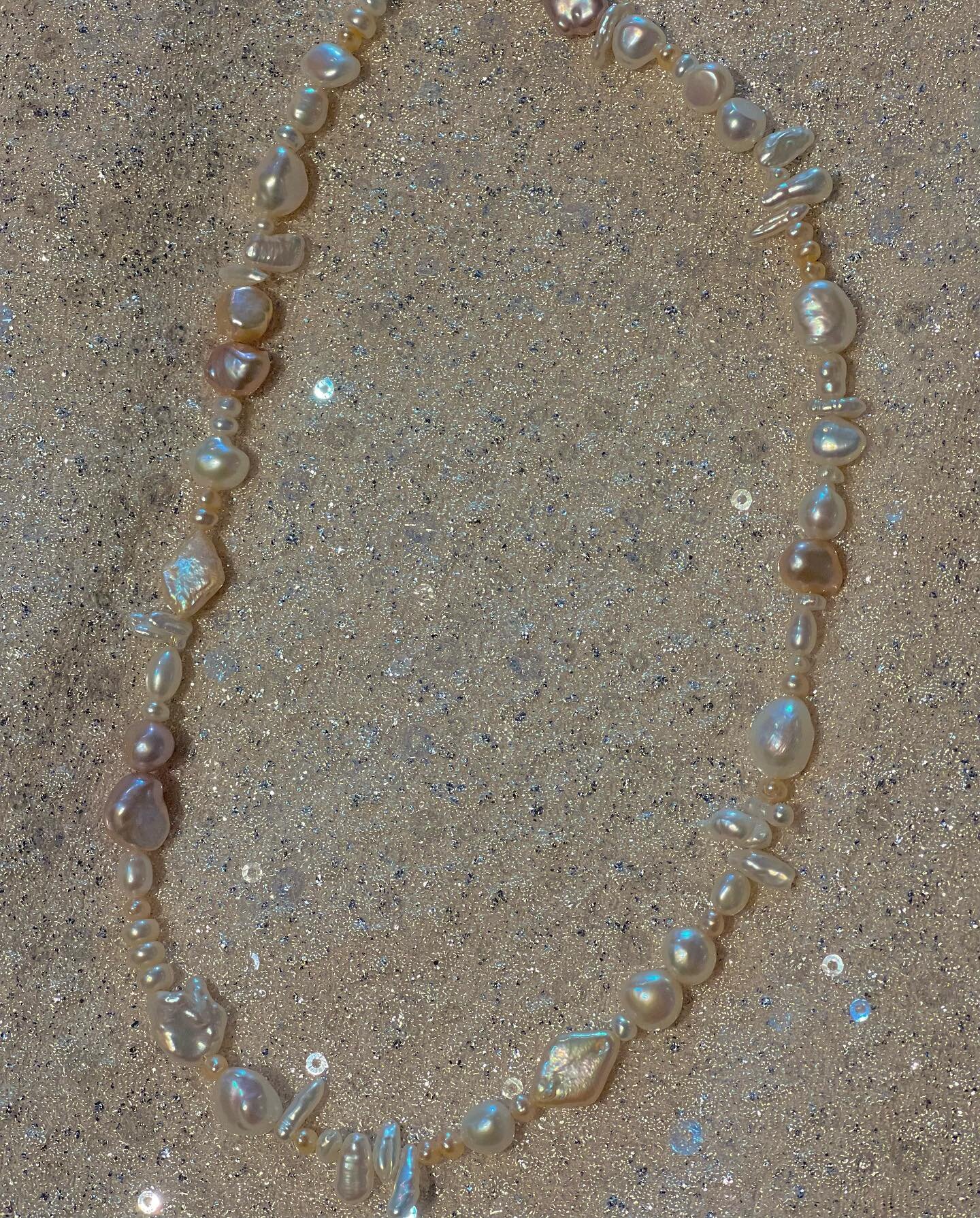 Who&rsquo;s ready for the holidays!✨✨✨ get some beautiful hand crafted pearls for all your holiday soir&eacute;es 🎄🎀