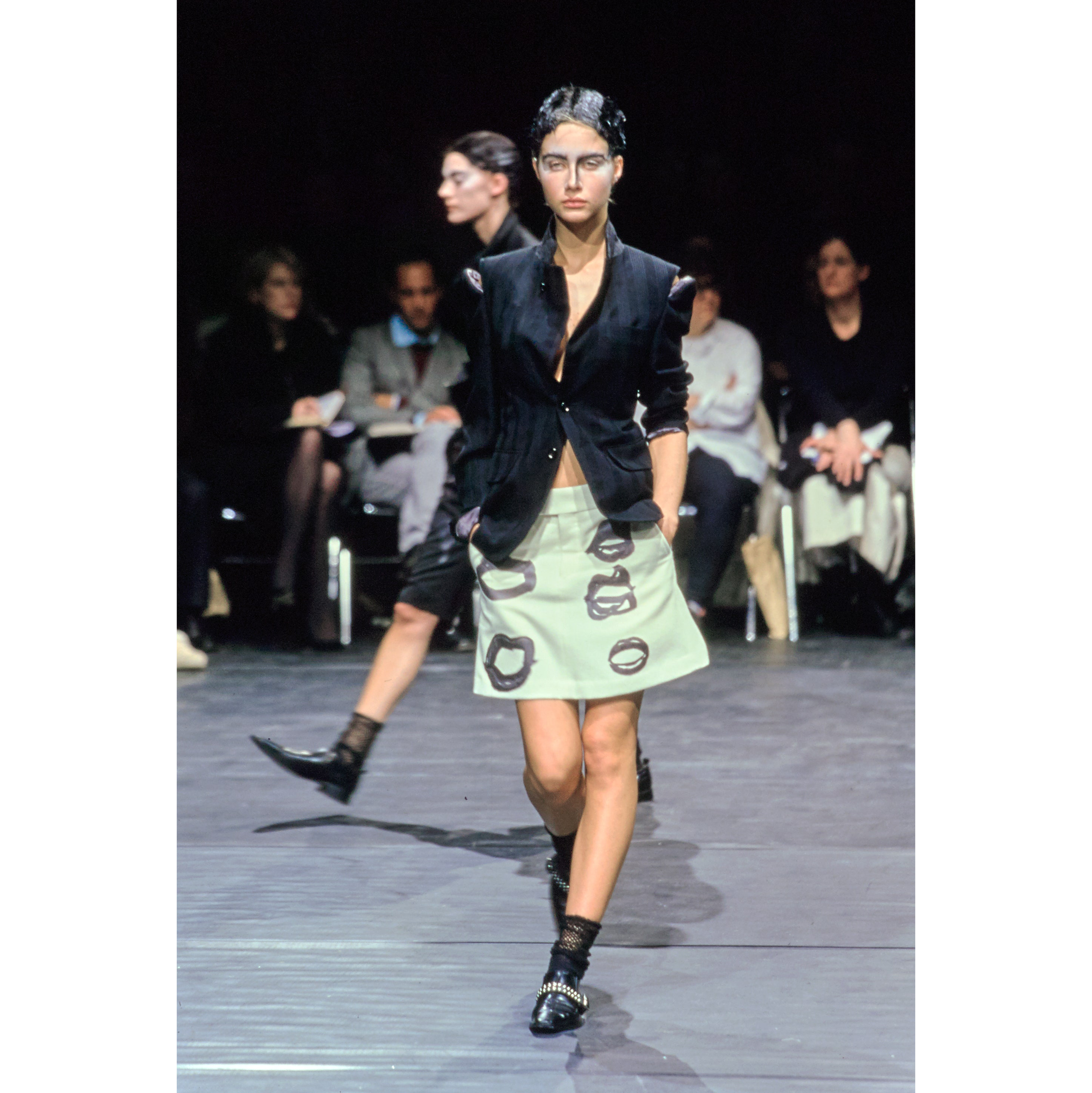 COMME-DES-GARCONS-FALL-2000-RTW-57-ANA-CLAUDIA-MICHELS-CN10042397.png