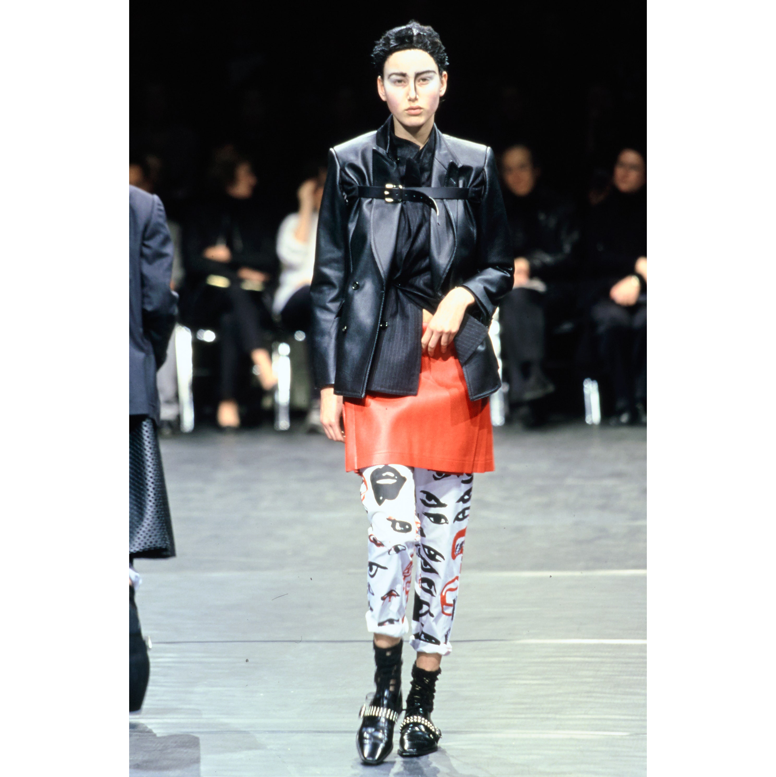 COMME-DES-GARCONS-FALL-2000-RTW-02-CN10042245.png