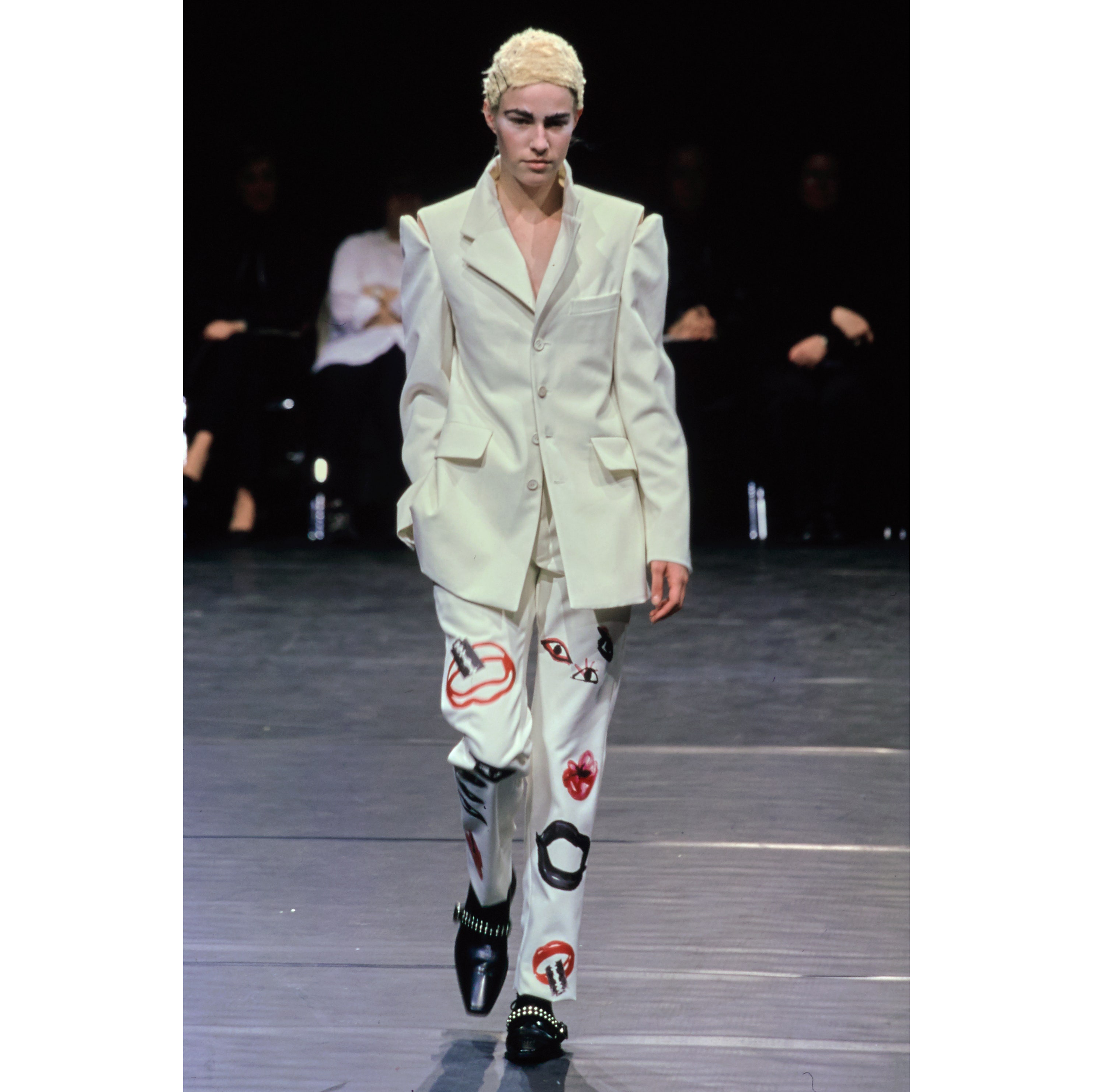 COMME-DES-GARCONS-FALL-2000-RTW-54-CN10042391.png