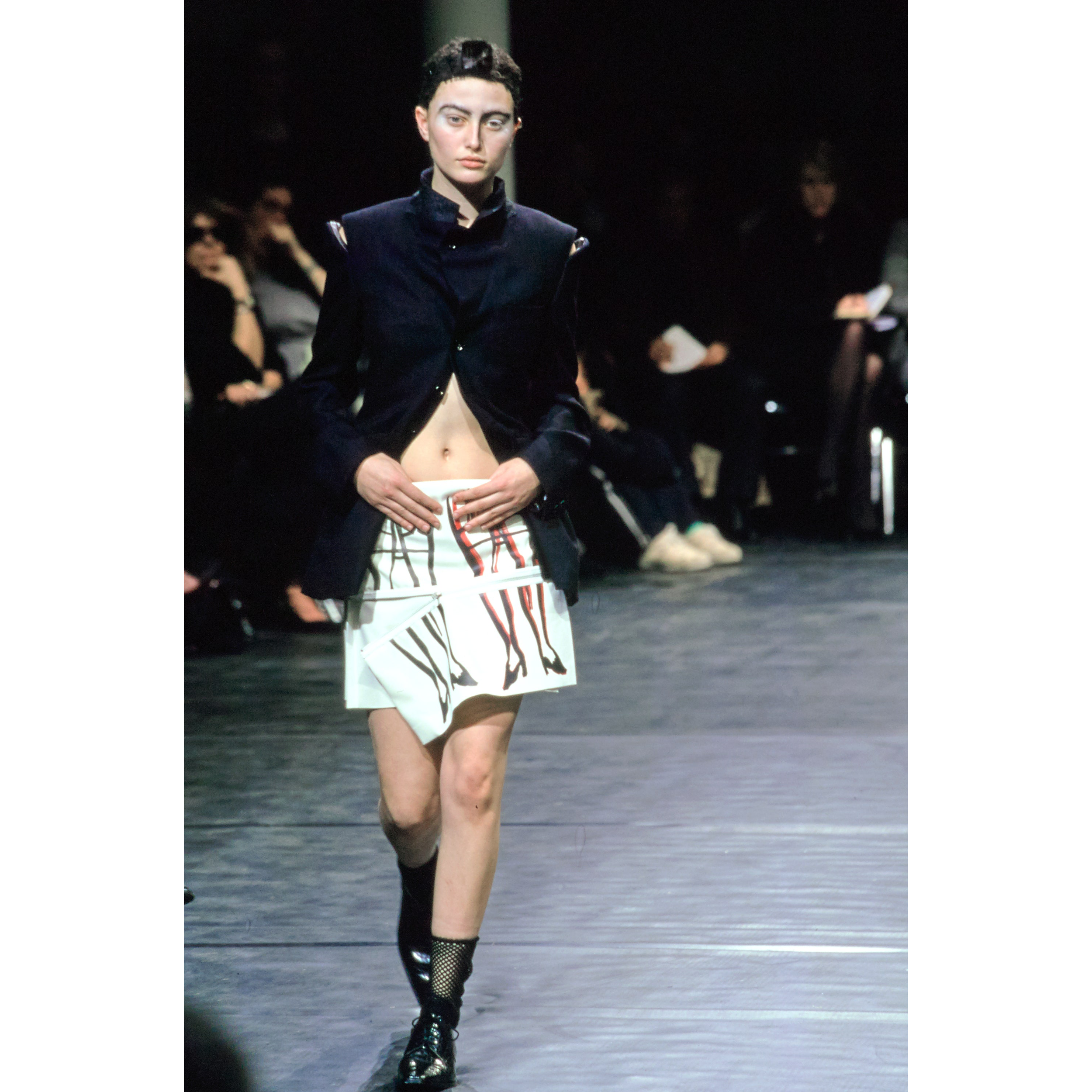 COMME-DES-GARCONS-FALL-2000-RTW-55-NOOT-SEEAR-CN10042393.png
