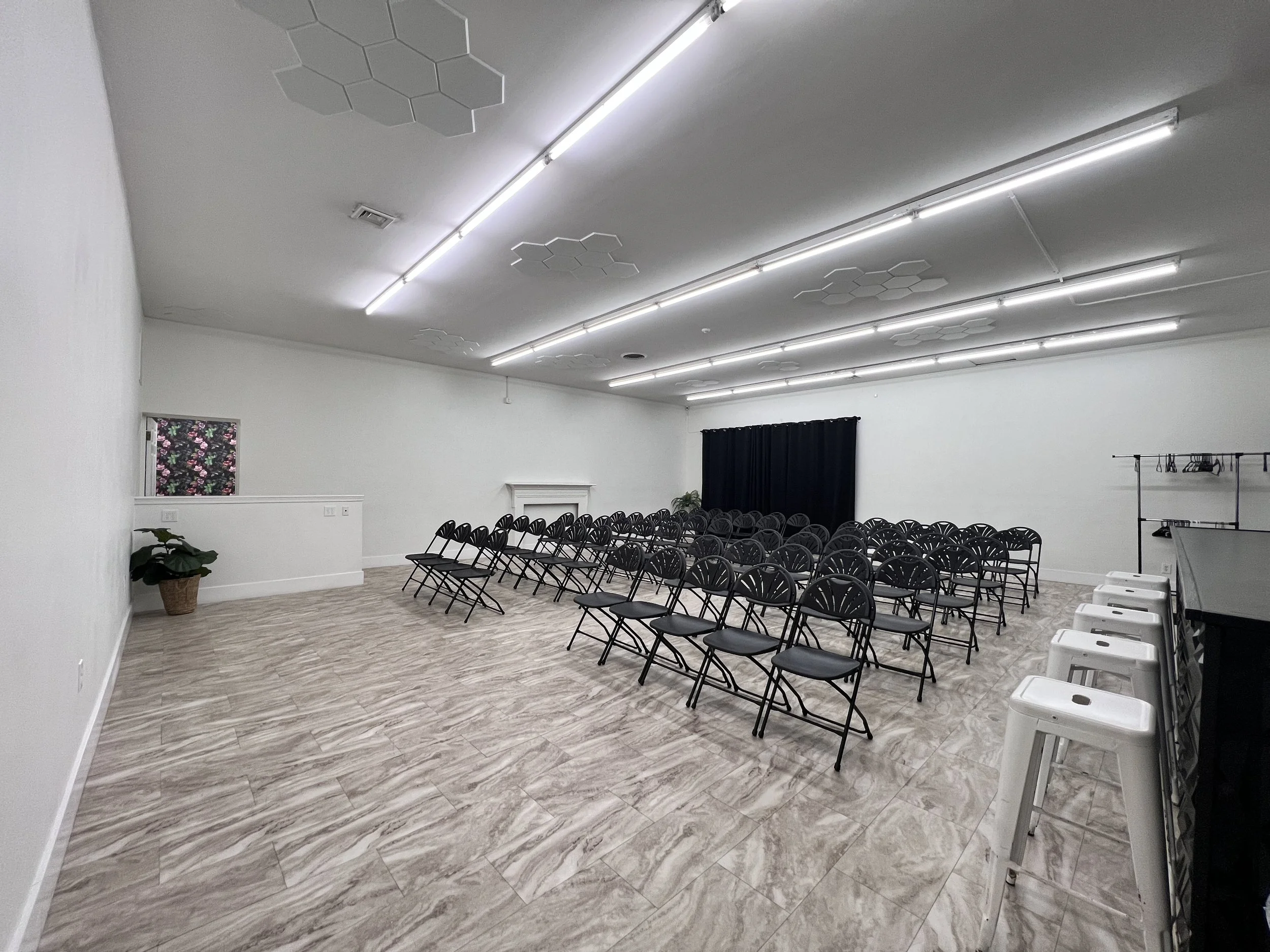 Shared Church Space For Rentcube Smart Storage Auction - po79zw8