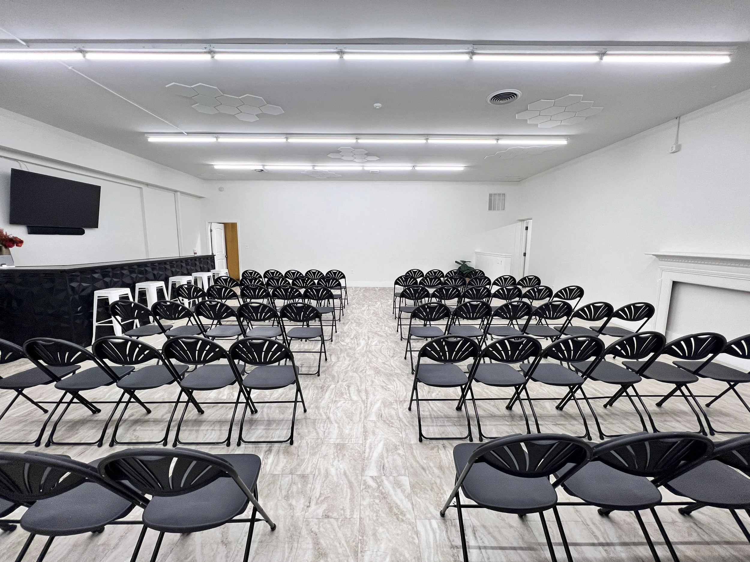 Shared Church Space For Rentcube Smart Storage Auction - 9oeobn2