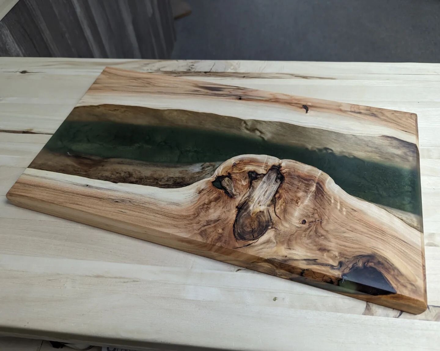 A few amazing cheeseboards from a recent workshop.

Want to make your own? c2woodcraft.com/workshops
.
.
.
#c2woodcraft #woodworking #resin #denver #englewood #localbusiness #custom #creation #woodcraft #maker #diy #workshop #cheeseboard
