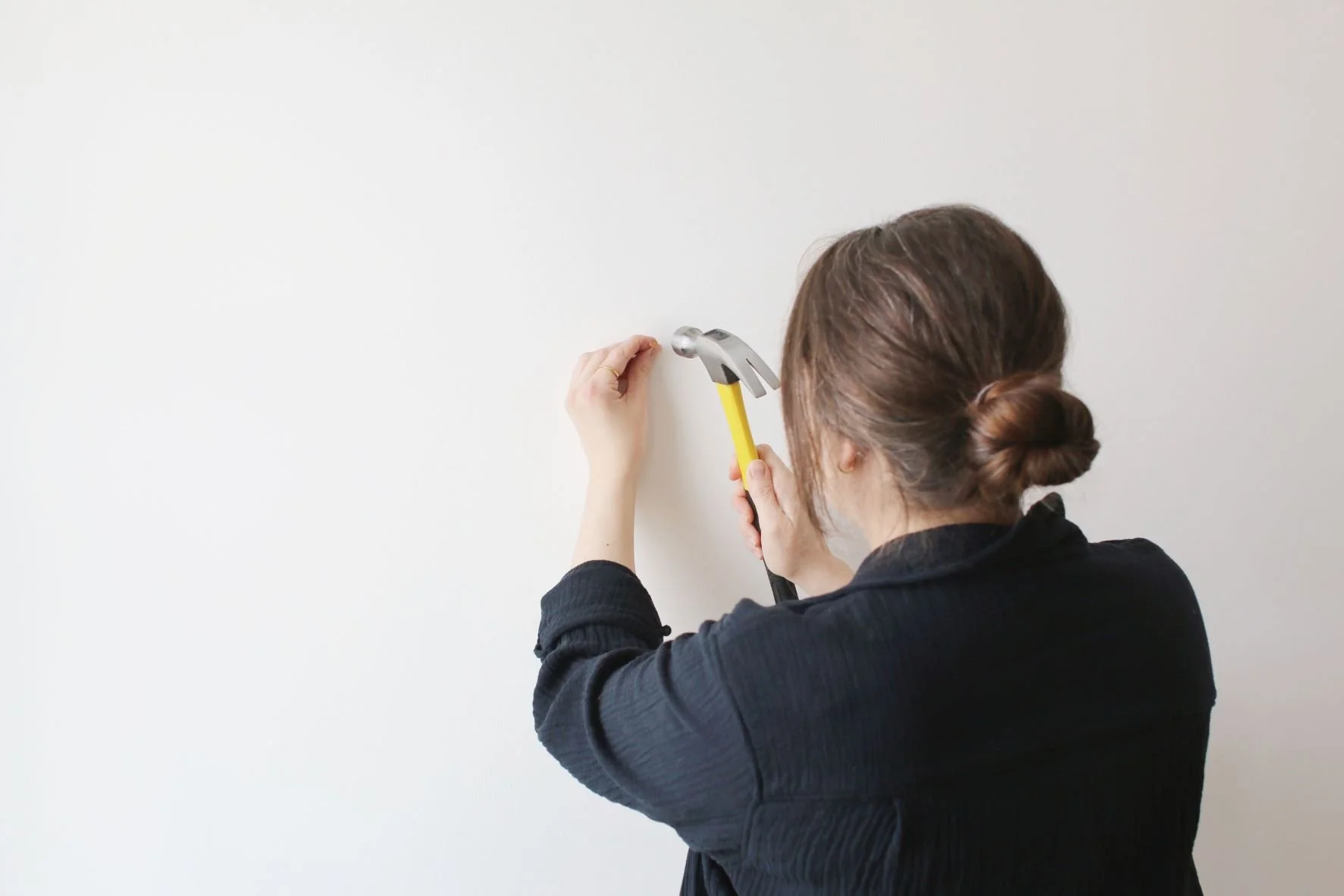 How to hang a quilt with a sleeve and wooden dowel or rod — Excell