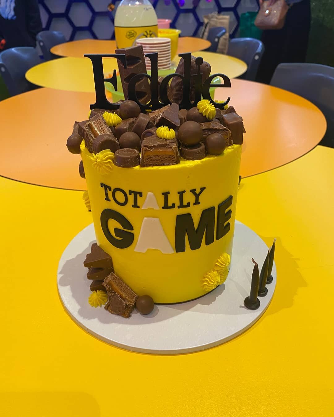 How cool is this cake by @lulabellecakes ?! 

We do great parties, so enquire in store or online and book a party today!