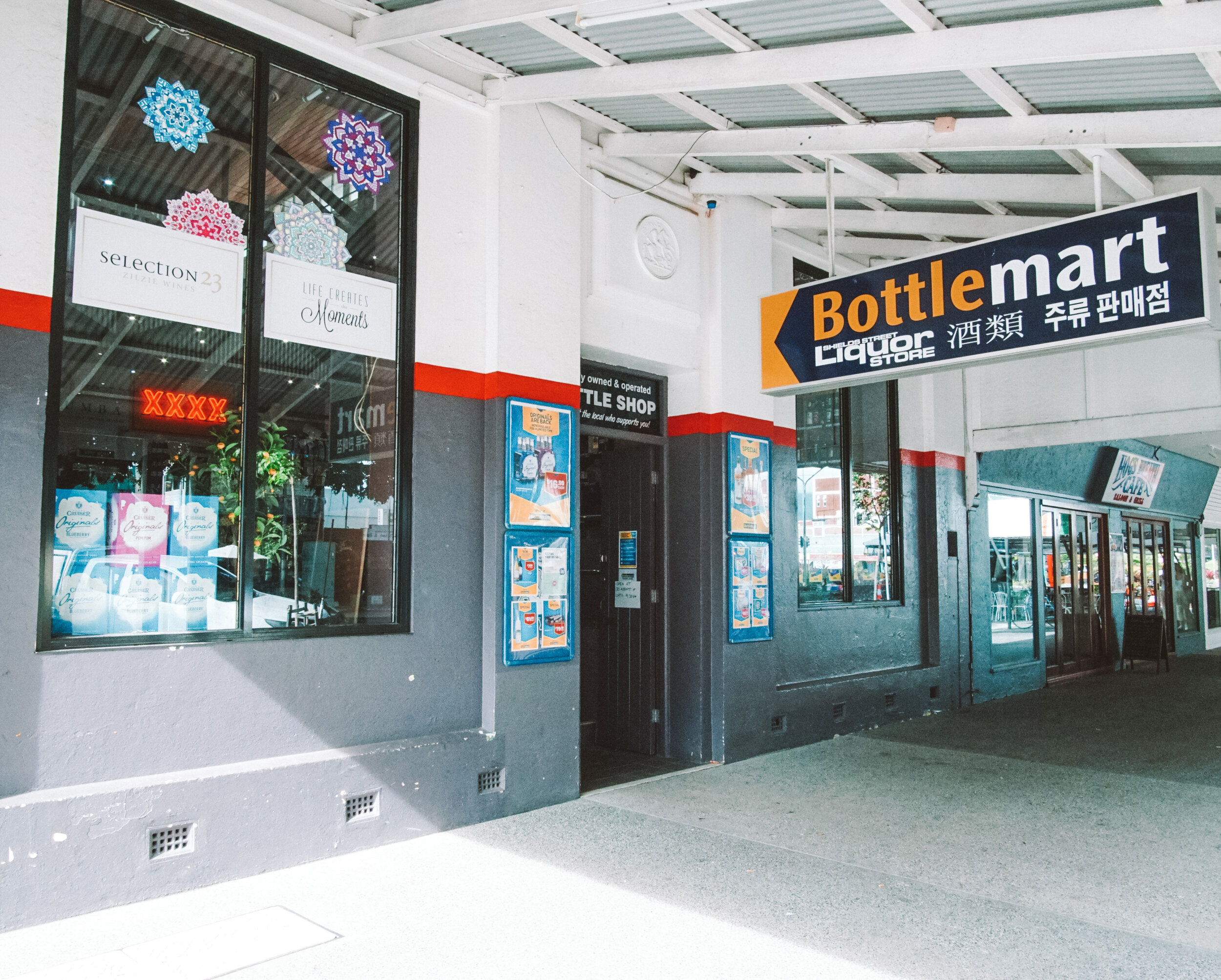 Shields Street Bottleshop, Crown Hotel Cairns