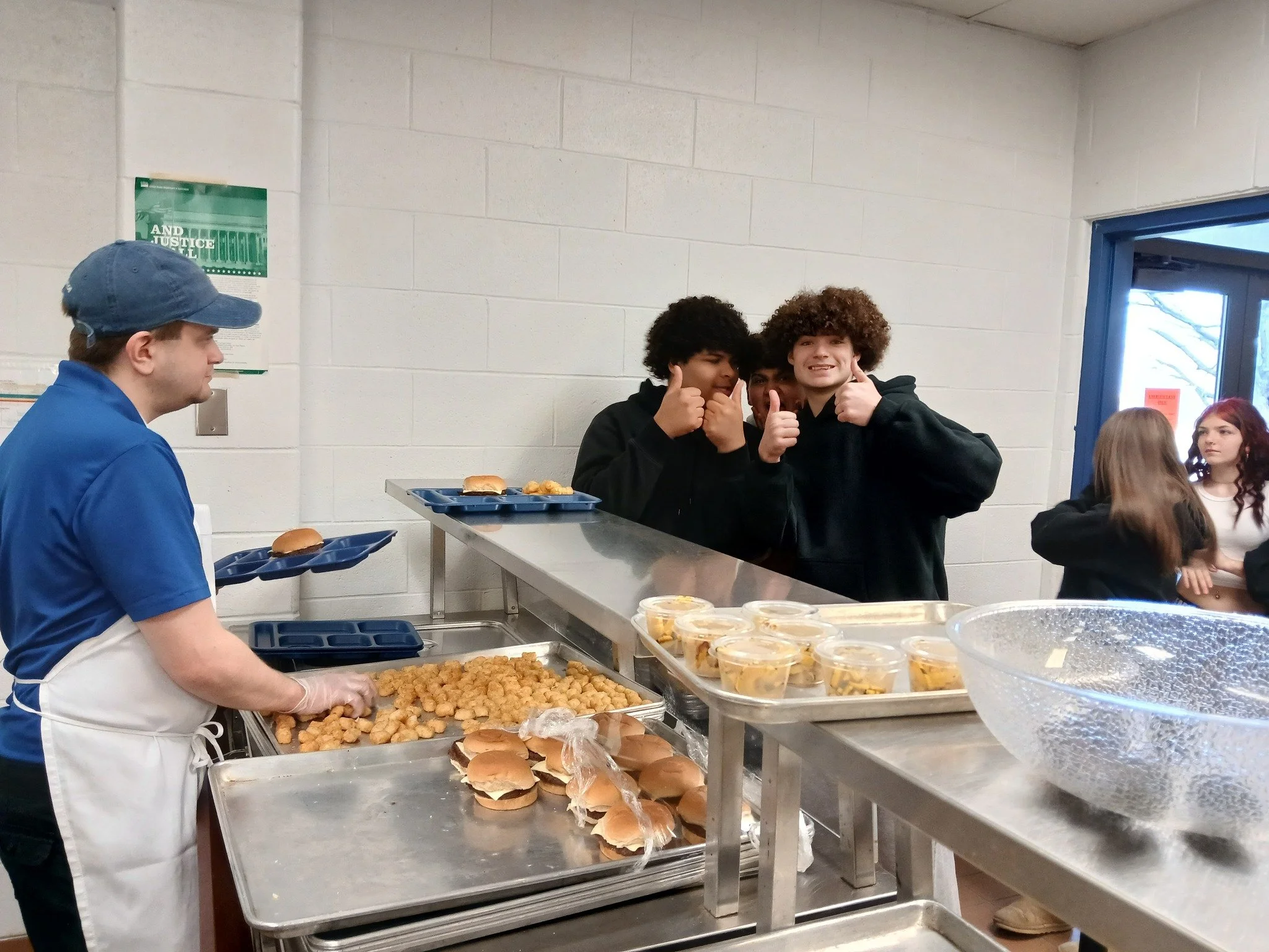 🍔🍎It's lunchtime!! BAV and Marty's Local had a great visit with Drury High School students and nutrition service staff this week to celebrate the serving of cheeseburgers - a kid favorite - made with locally sourced beef. 

Local beef is on the men