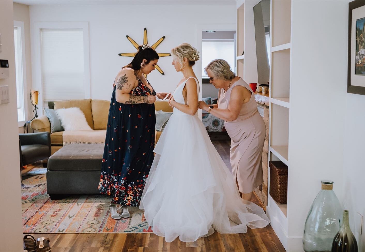 Getting ready photos might not seem important to every couple, but I do think some of the best moments and connections are captured during this time! All I need is an hour pre-ceremony to capture the laughs and tears of your favourite people helping 