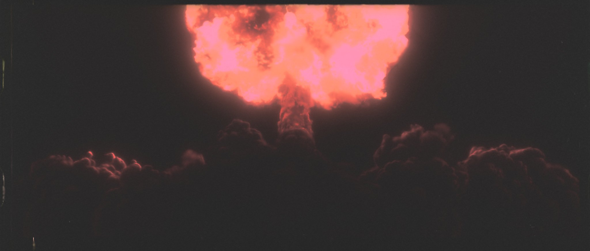 Nuke_explosion_head_head_on (00183).jpg