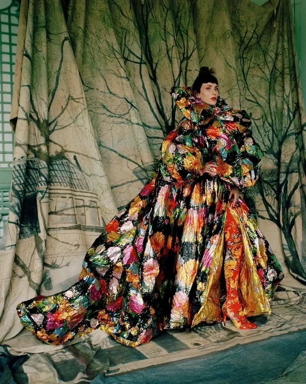 How To Spend It Magazine, Financial Times. Photography@vikramkushwah Styling @hannahteare Hair @adrianclarkhair Makeup @natvanzee 
Models @kieragormley @elinorweedon  Set design @matthewduguidsetdesign. Location Port Elliot House and Gardens.