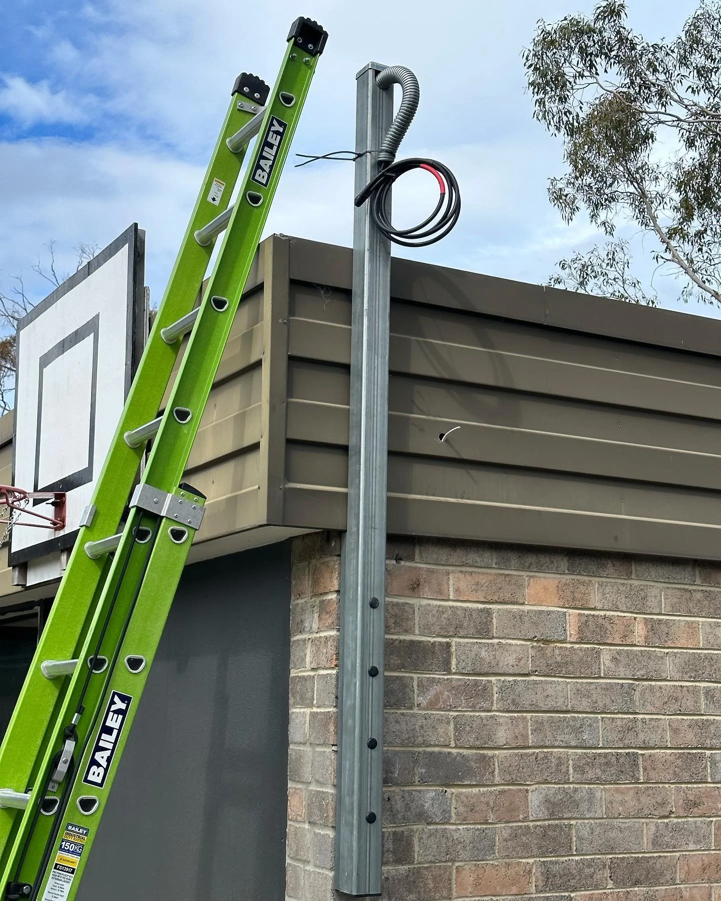 Custom strut for POA built for a customer with a roofing profile that the standard service brackets wouldn&rsquo;t fit. There&rsquo;s always a way!

Thinking beyond the typical electrical job? ⚡️ T.O Electrical is your go-to team for projects that st