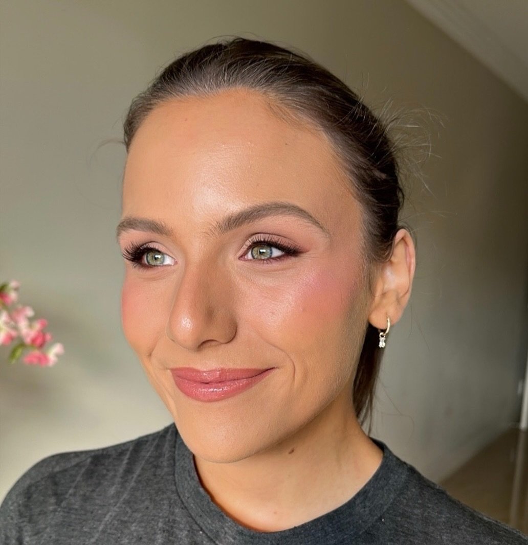 O L I V I A

When I tell you &mdash; in 17 years of doing makeup (actually, my whole life) &mdash; I&rsquo;ve never seen eyes like these 😍 The iPhone camera could never do them justice! They aren&rsquo;t just green, they&rsquo;re an apple green 🍏 s