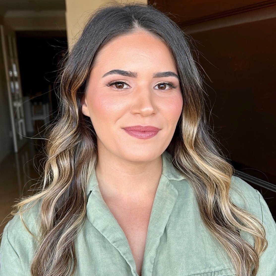 R O S I E

Glowing and fresh, the perfect wedding guest glam for those who prefer an understated makeup 🫶🏼 

#instamakeup #skincaremakeup #ᴛʀᴇɴᴅɪɴɢ #slaymakeup ##forthegram #makeupartistsydney 
#tiktokmakeup #beautyqueen #flawlessskin #flawlessmake