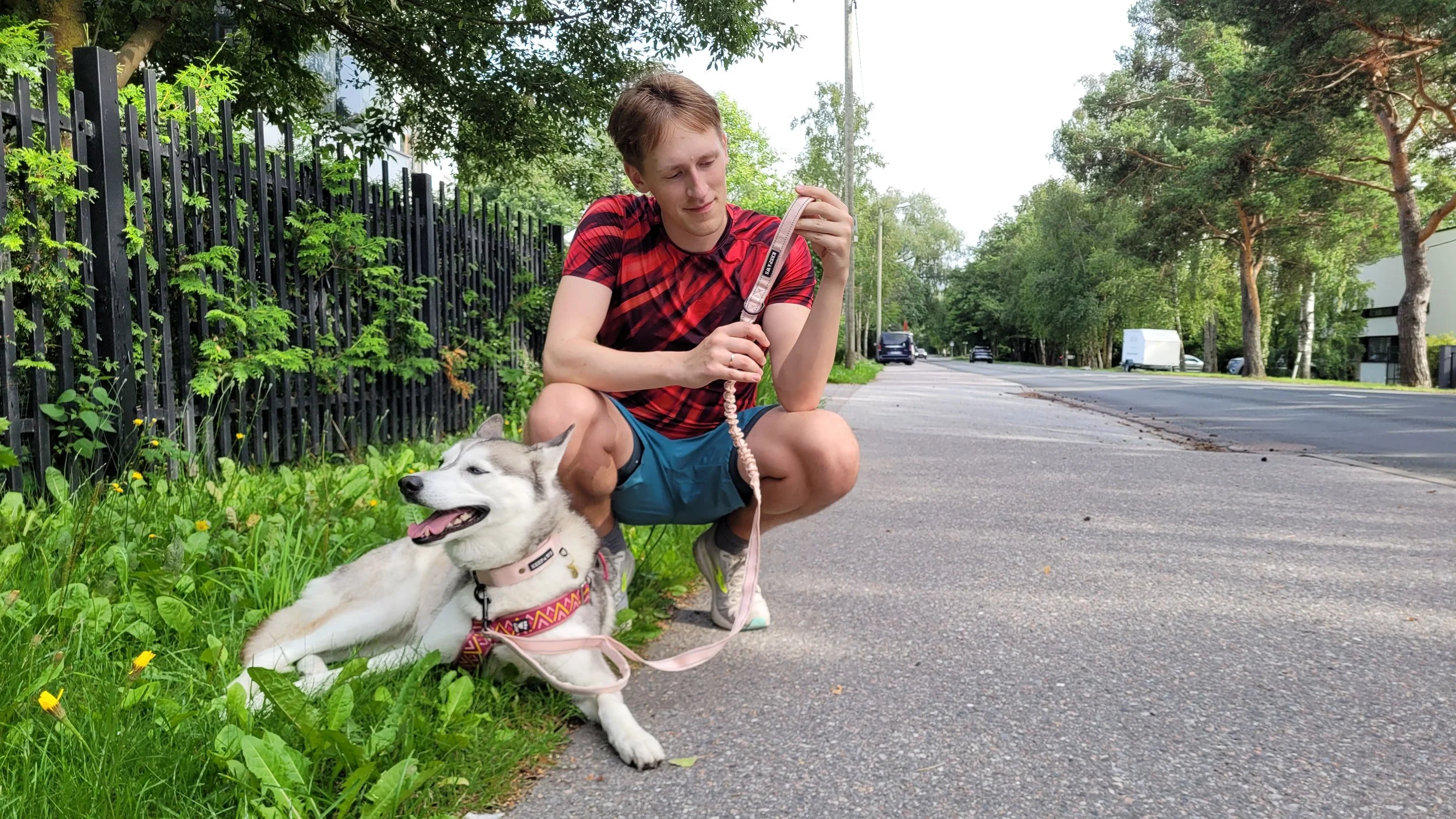 Testing out Keepaws Tactical AirTag Collar and Tactical Leash