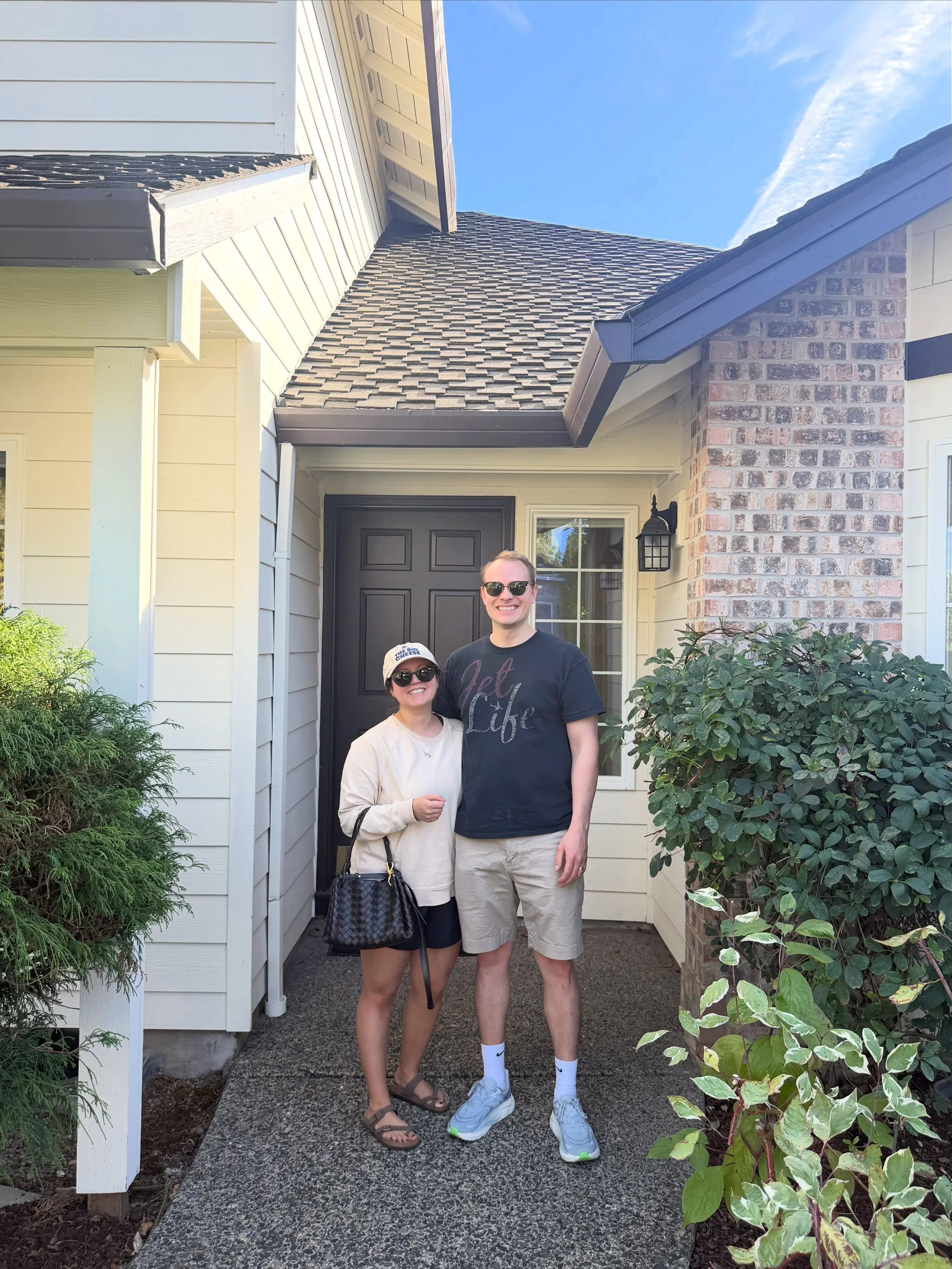 Time to say HELLO HOME for Beth and Chris!

I first met this amazing couple back in August. Beth and Chris were first-time homebuyers who moved to Oregon earlier this year and were ready to put down roots in Beaverton. They brought great questions, k