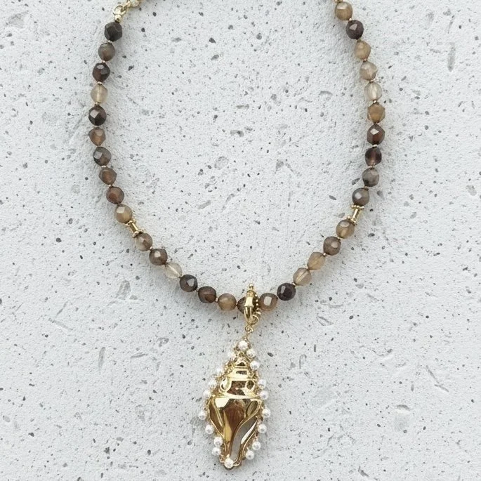 AMBER SANDS Style Shift