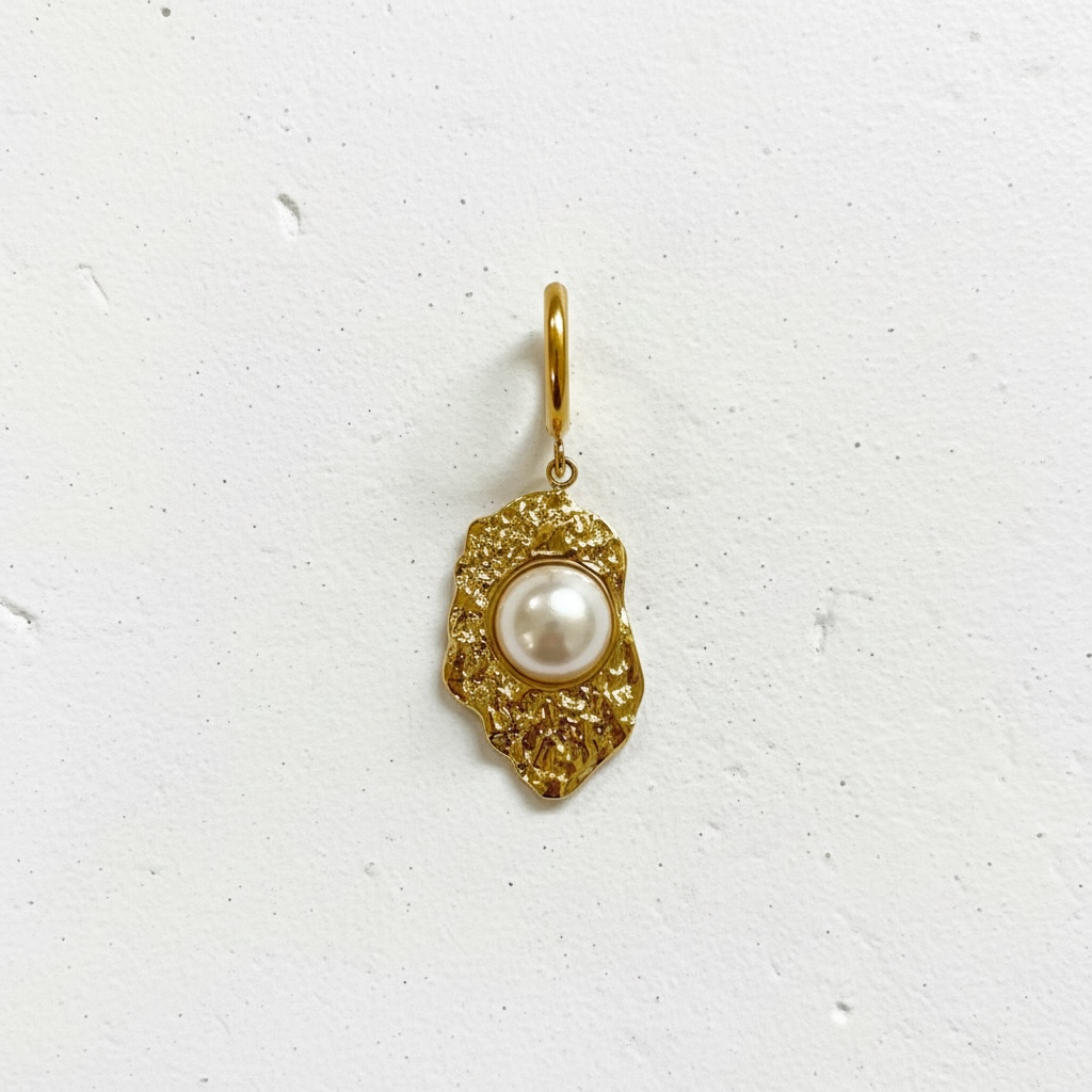 HAMMERED PEARL Charm