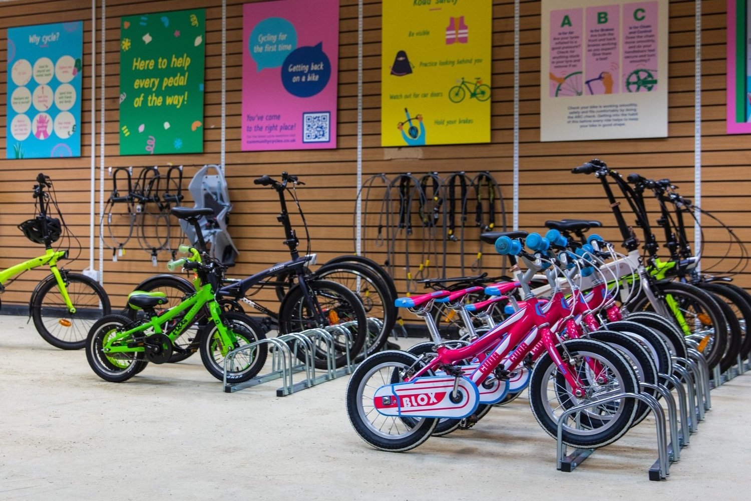 Discover the best bike shops in Canary Wharf! From top-notch repairs to custom bikes and quality gear, explore our guide to find the perfect cycling solutions in this vibrant London district.