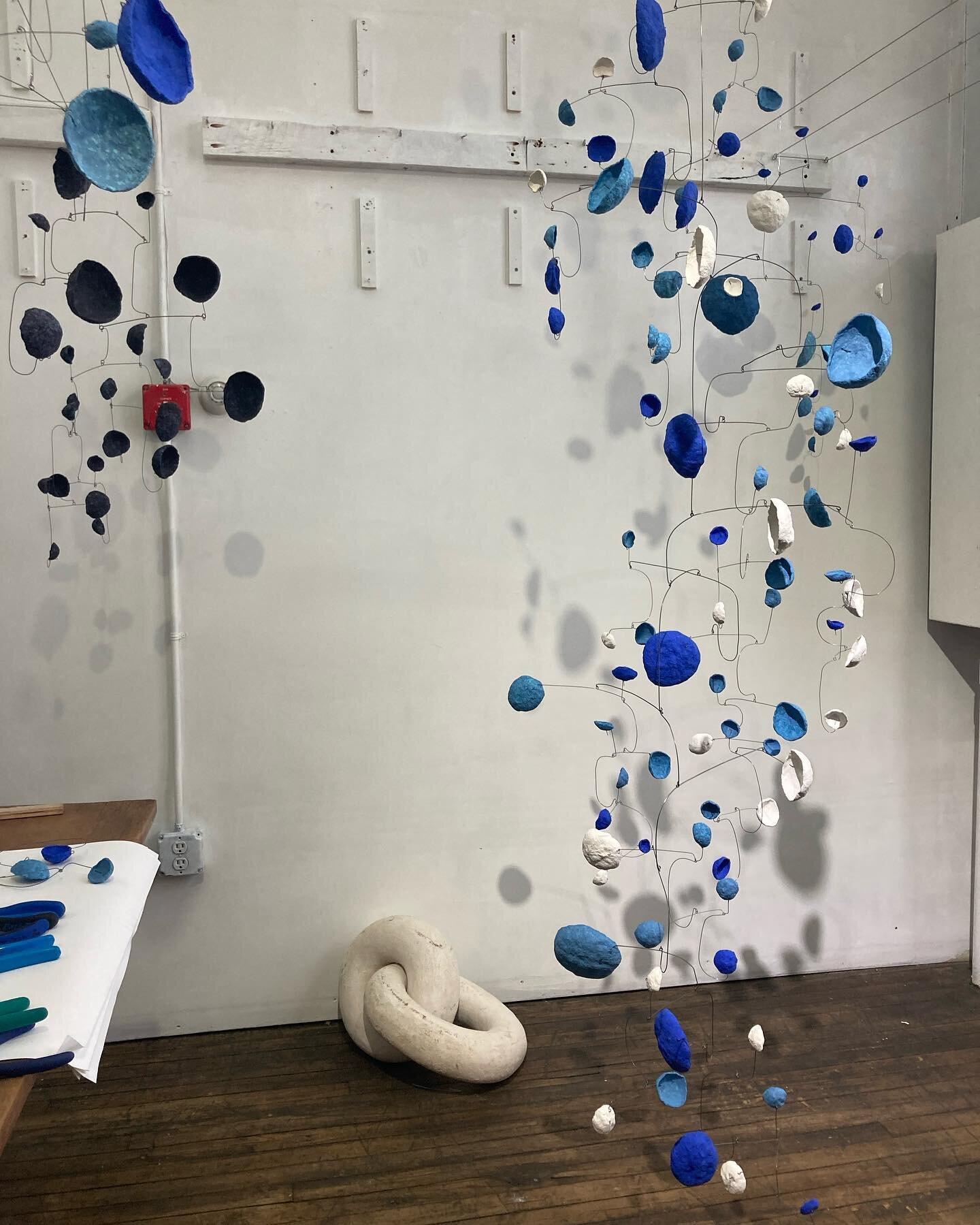 Yuko Nishikawa&rsquo;s magical mobiles made from sculpted paper pulp and piano wire were a treat to view yesterday. Thanks Yuko for the studio visit! @yuko_nishikawa (Also we both love Philip Glass 🎹)