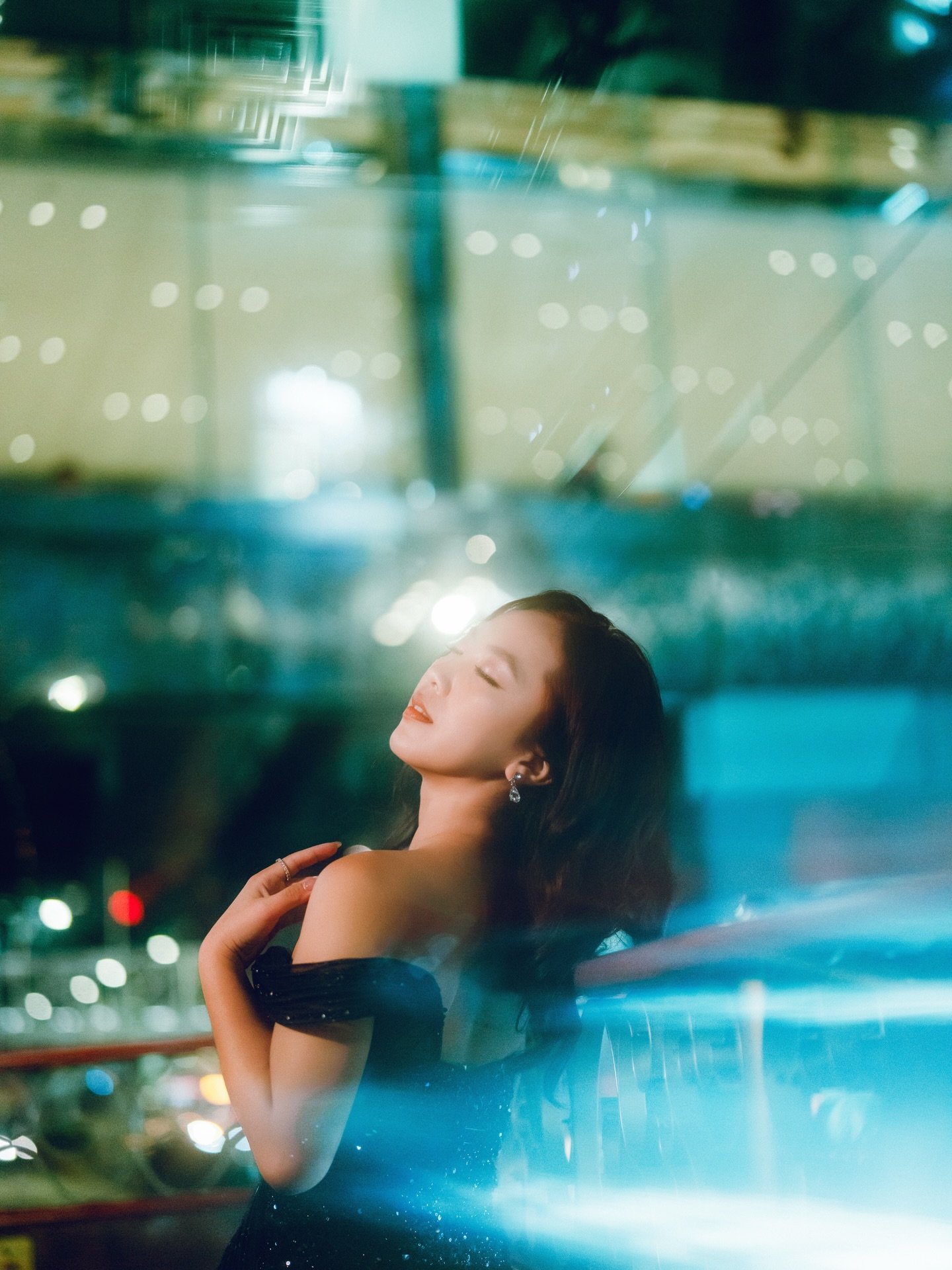 出住單人先😂

Couple: @sunnyshan_0205 &amp; Peter
Photography: @themphoto.wedding , @themphoto.official 
Mua: @fionafi_fimakeup , @fi.makeup_workshop 
Wedding Dress: @blissbridecouture 

#hkprewedding #婚紗照 #麥斯光流