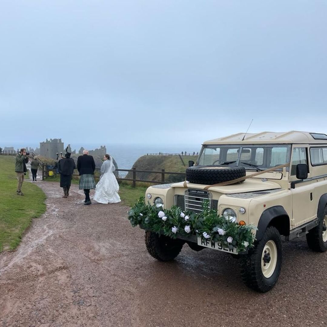 💕September Storms💕
Thunder storms and heavy rain added to the dramatic location of atmospheric Dunnottar Castle today for the wedding of Keely and William. The weather will definitely add to their Scottish wedding story for years to come. The coupl