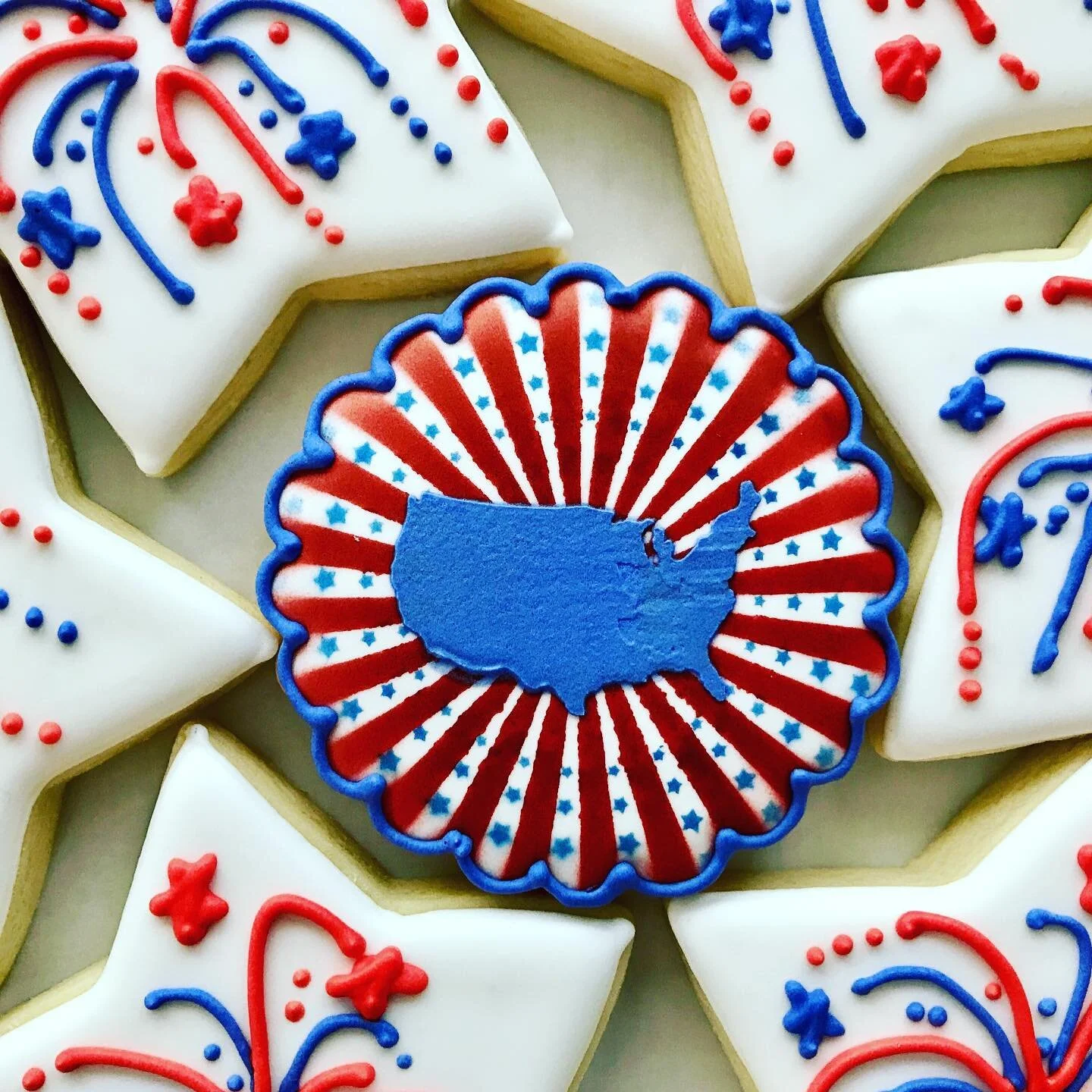 Happy Independence  Day! 🇺🇸🎆 #howsweetishomemade #decoratedcookies #decoratedsugarcookies #arkansassugarcookies