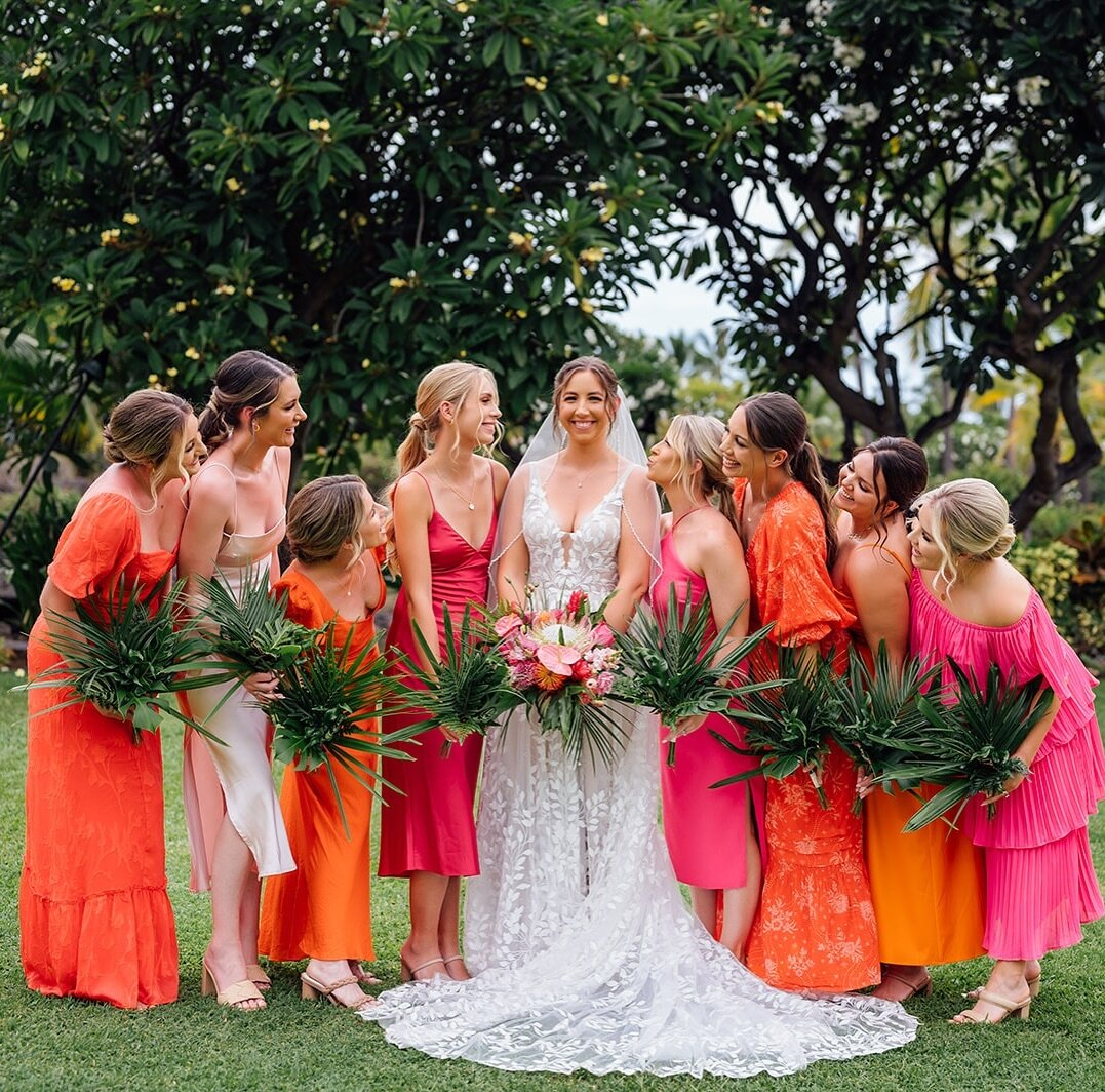 On Wednesdays we wear pink (and orange 😉)🌸🧡

Planning and Coordination: @sunshowerweddings 
Photo: @annfergusonhawaii 
HMUA: @goldenhourbeautyhawaii 
Floral: @lalamiloflowergirl 
Venue: @outriggerkona 

#hawaiiwedding #hawaiiweddingplanner #konawe