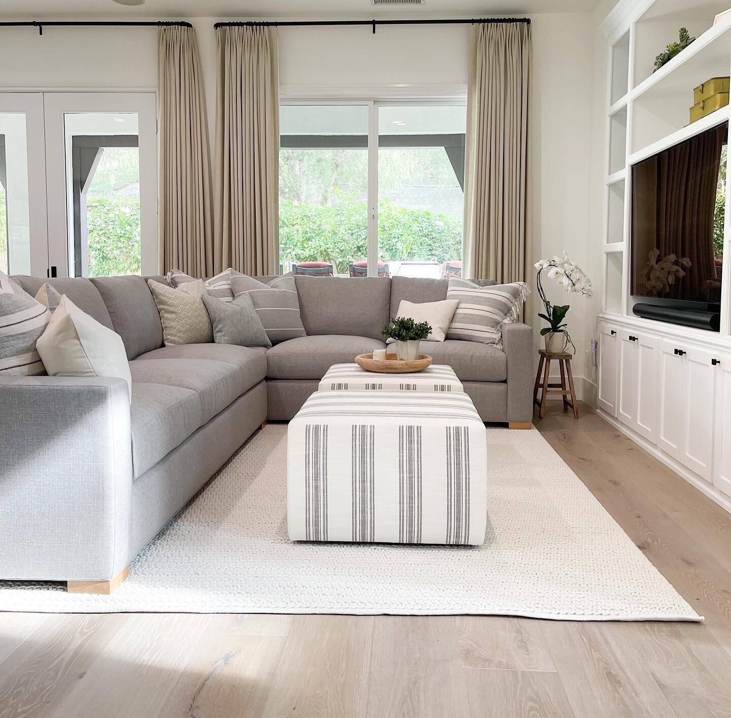 Finished up a family room instal today! I am so in LOVE with these ottomans!! ❤️❤️ The stripes and soft colors add such a calming touch. Designed by #driftwooddesignsbykm #familyroomdecor #familyroomdesign #familyroominspo #familyroomideas #ottoman #