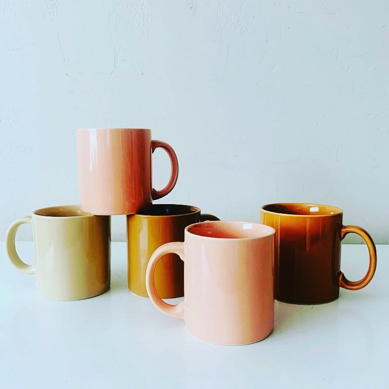 Vintage Classic Ceramic Mugs in Desert Sunset Hues. Purchase One or Purchase All for an Instant Set. Available in Our Local Space 210 NW Congress St. Bend
#homegoods #mugs #vintage #ceramic #sustainableliving #deserthues #inbend #shopsmall #shoplocal