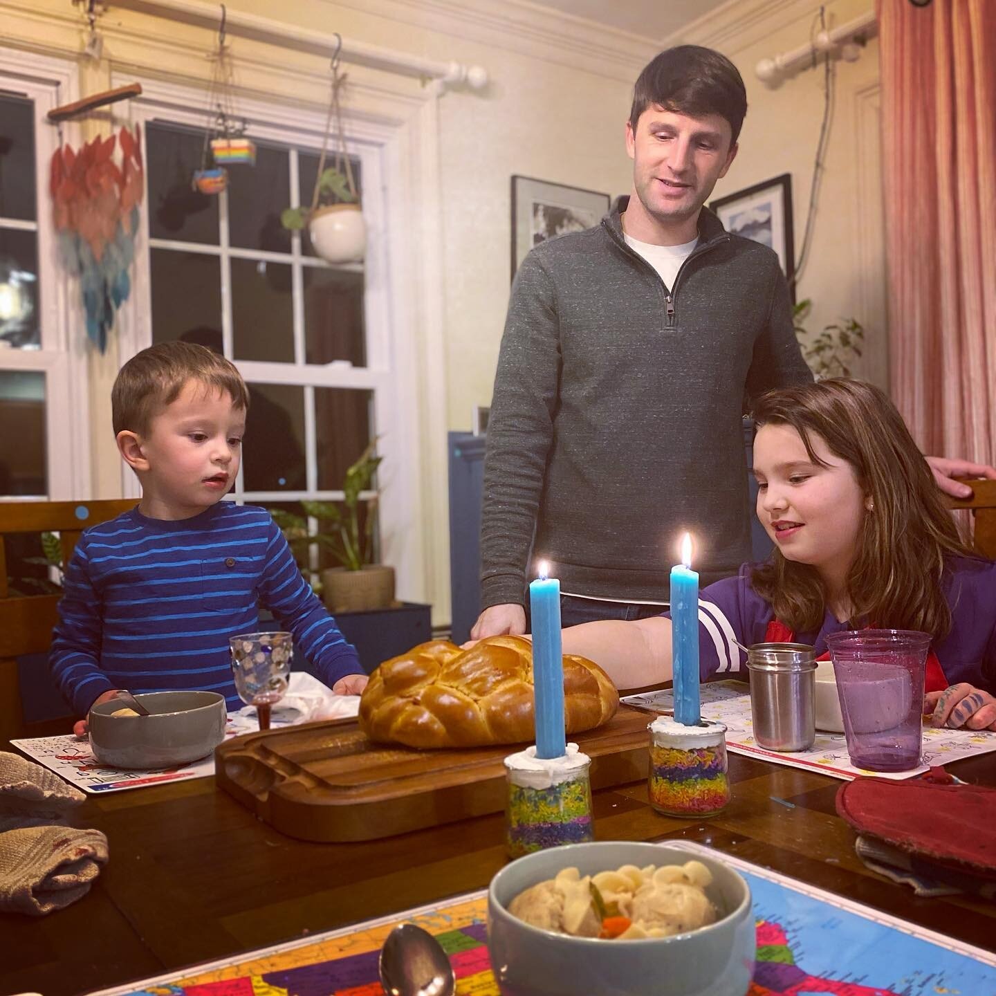 Shabbat Shalom 🕯❤️🙏 and special thanks to my momma for a delivery of fresh challah and incredible matzoh ball soup. #shabbatshalom